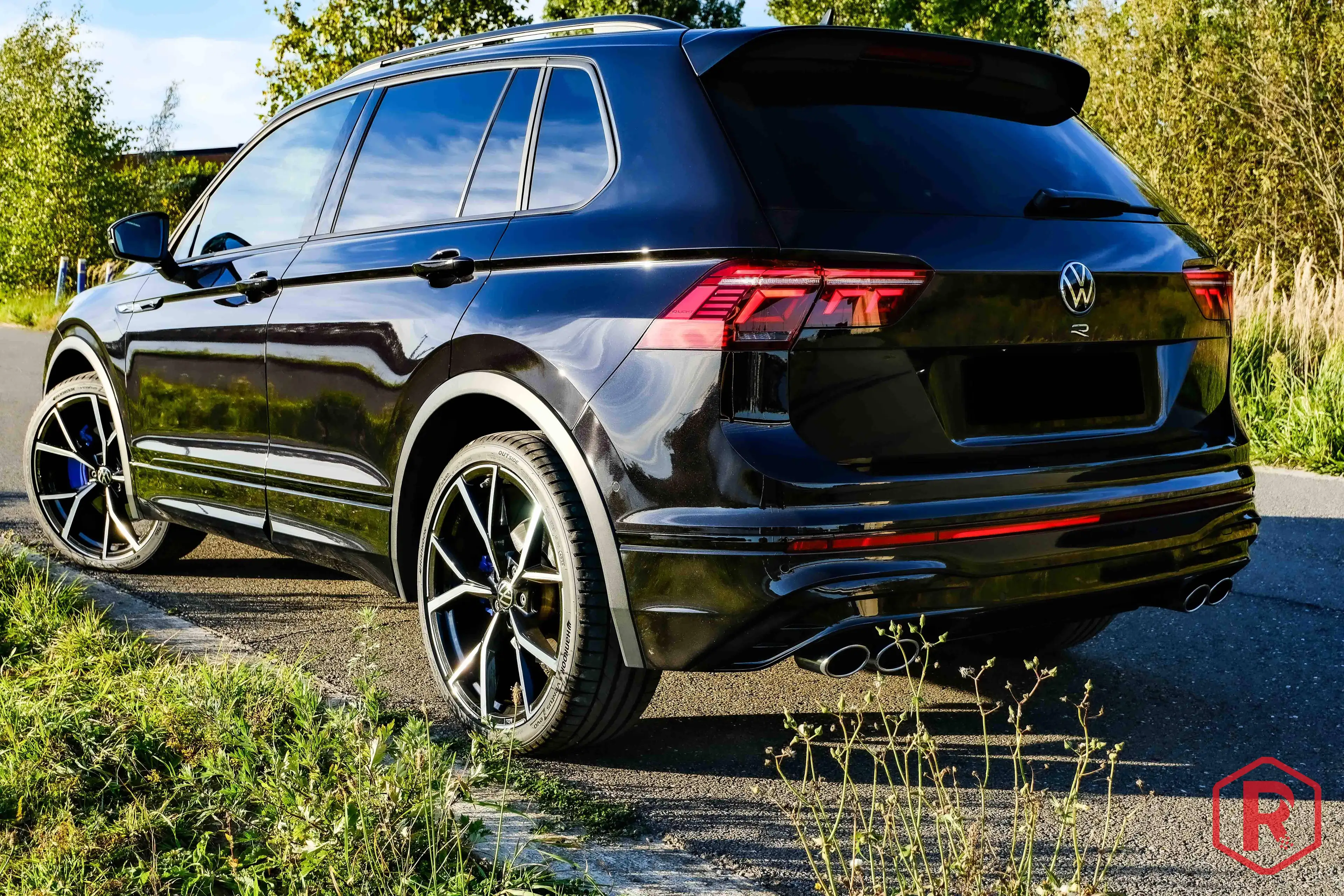 Volkswagen Tiguan R 320pk Pano IQ.Light 4Motion DSG — photo 5