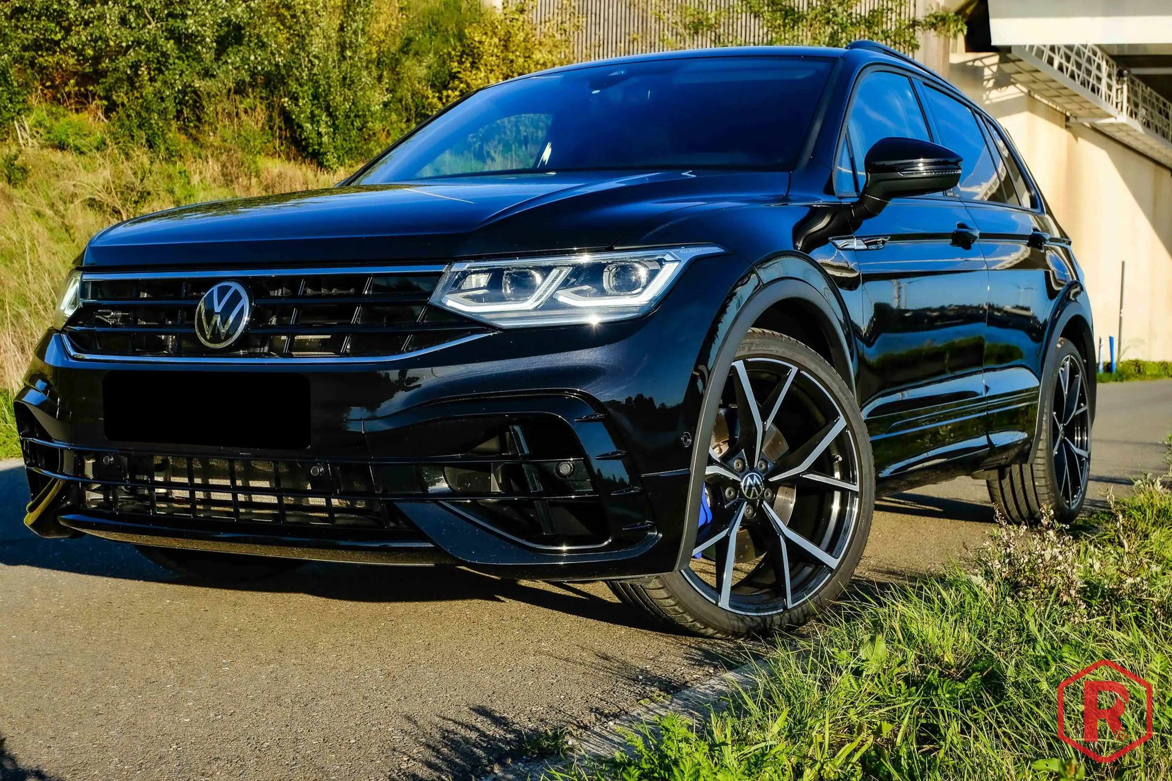 Volkswagen Tiguan R 320pk Pano IQ.Light 4Motion DSG — photo 3