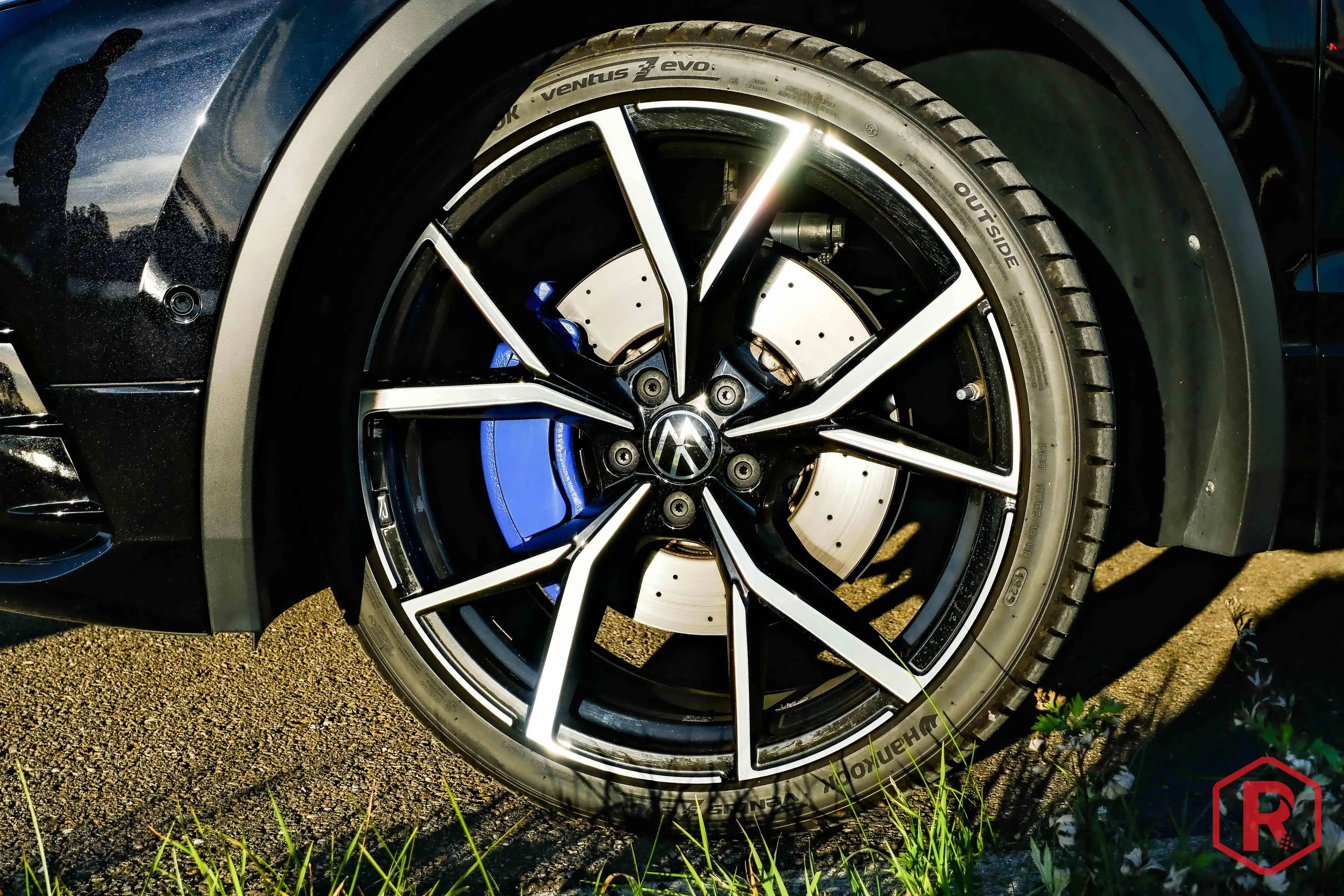 Volkswagen Tiguan R 320pk Pano IQ.Light 4Motion DSG — photo 21