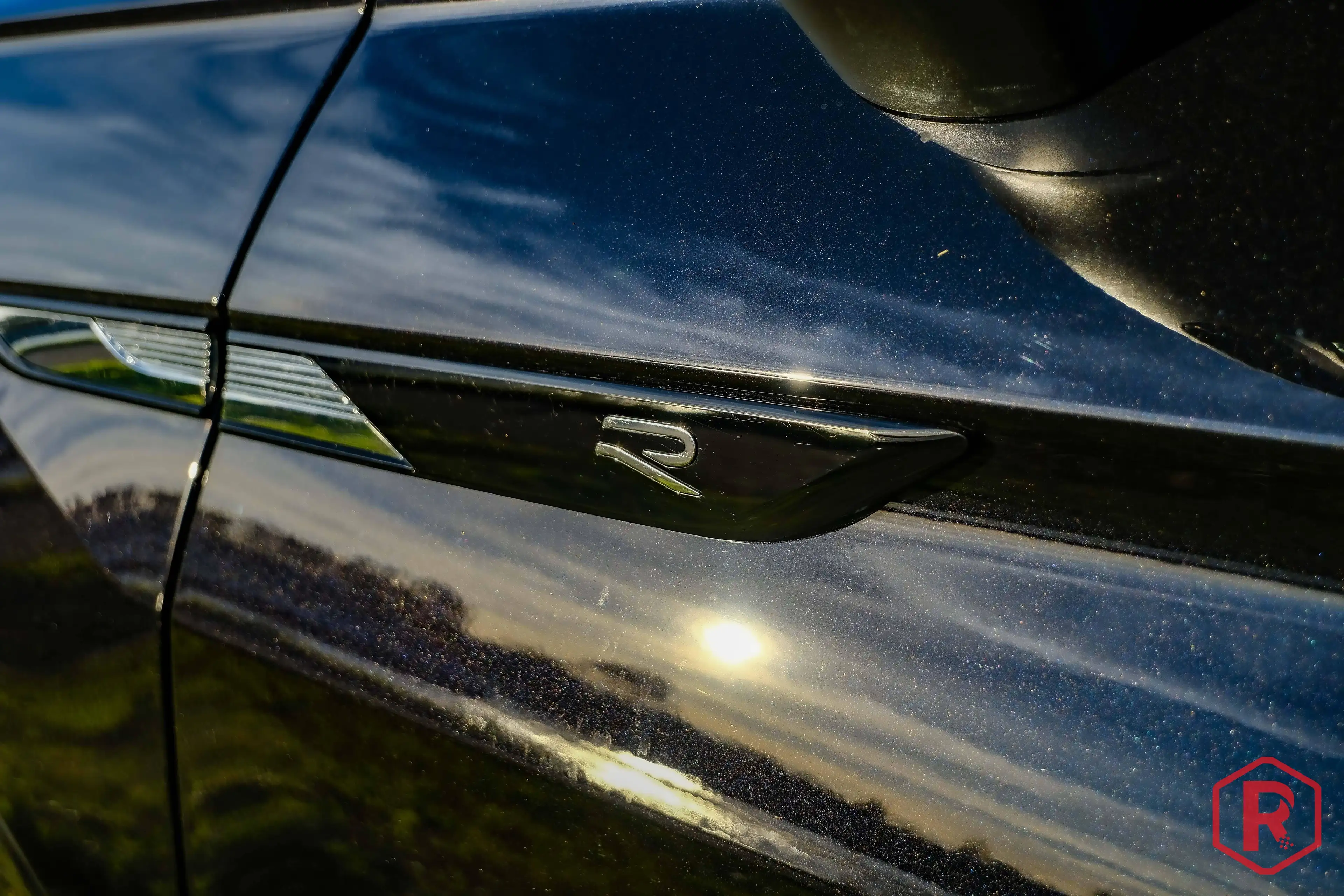 Volkswagen Tiguan R 320pk Pano IQ.Light 4Motion DSG — photo 19