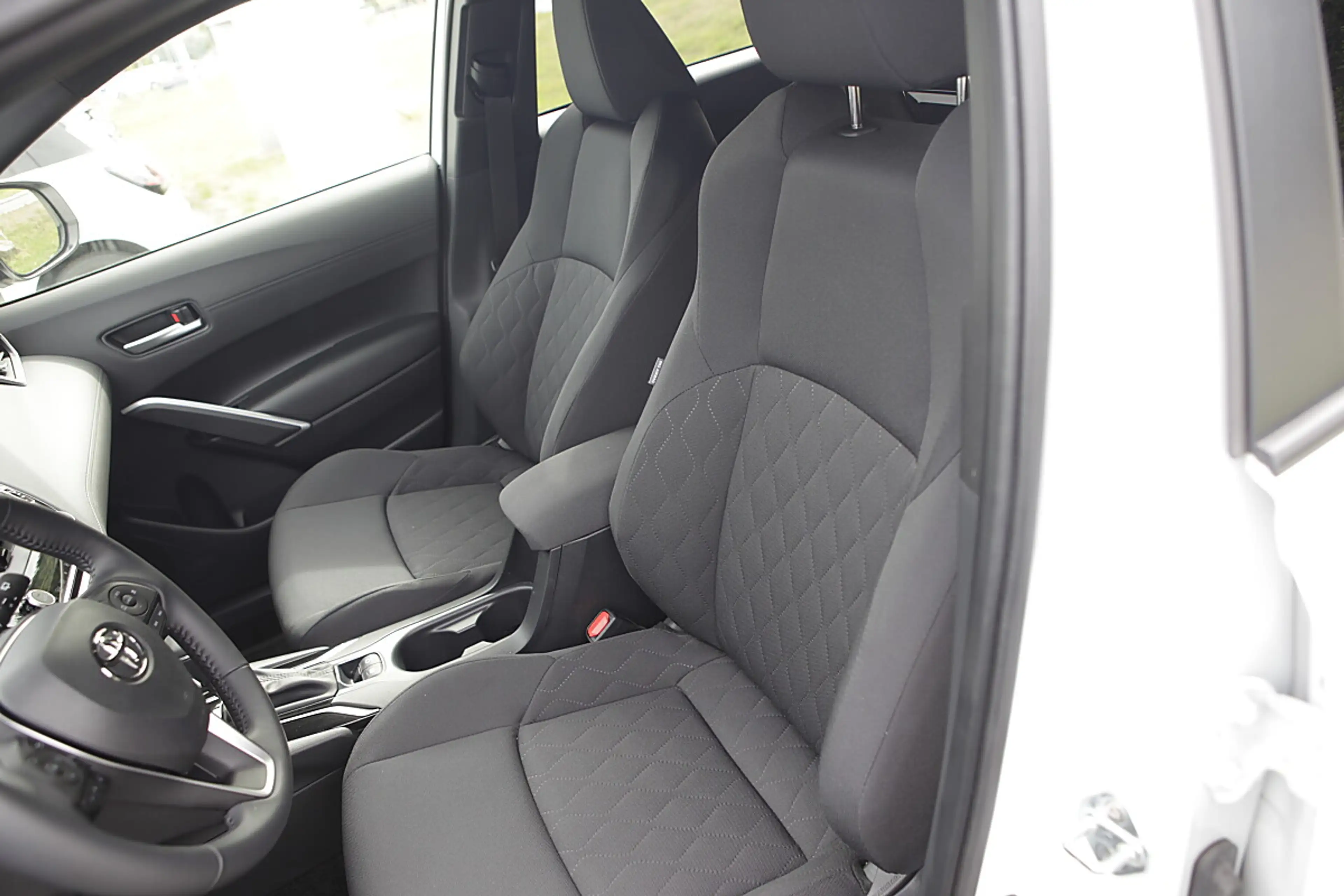 Toyota Corolla Cross 1,8 Hybrid Active Drive 2WD — photo 6