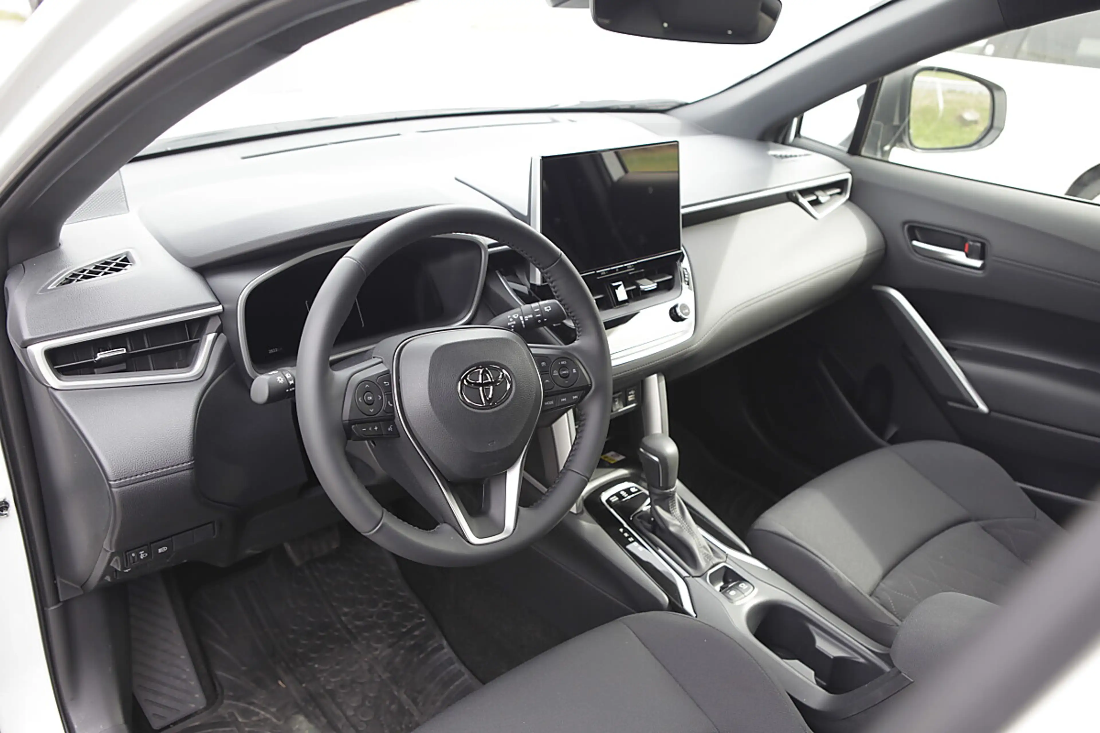 Toyota Corolla Cross 1,8 Hybrid Active Drive 2WD — photo 7