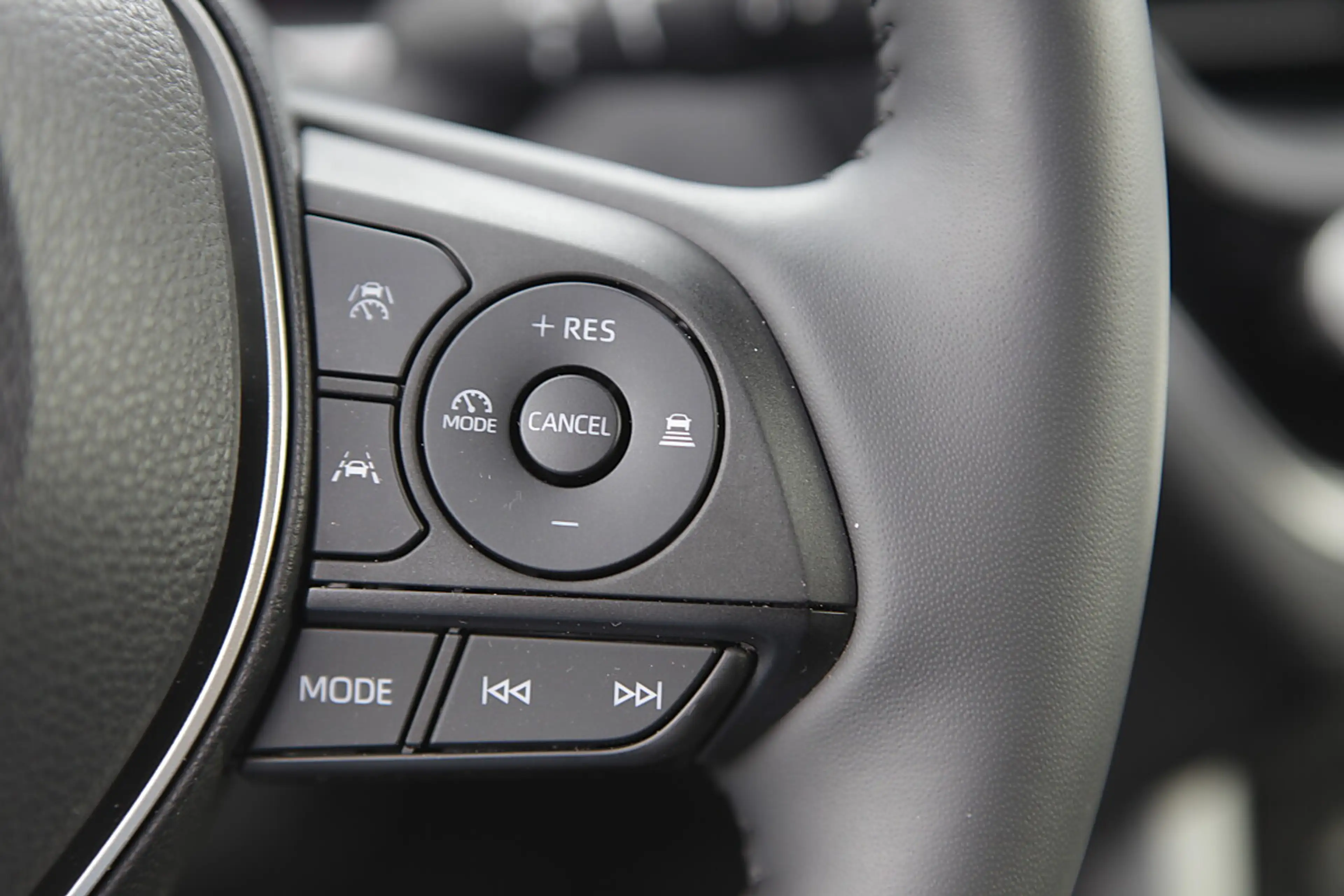 Toyota Corolla Cross 1,8 Hybrid Active Drive 2WD — photo 10