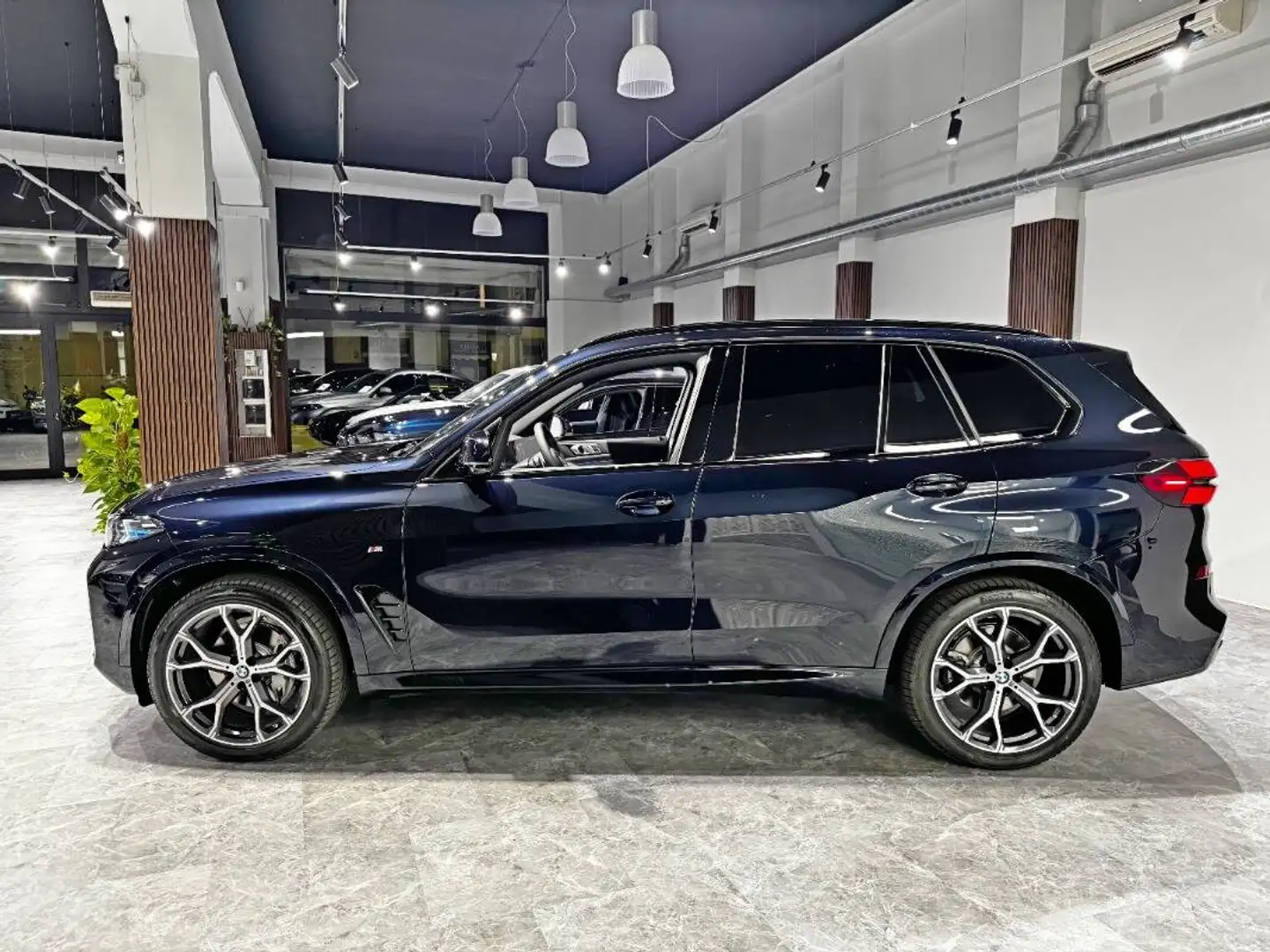 BMW X5 M-Sport NEW MODEL C.21" Tetto Navi 360° M Zwart - 2