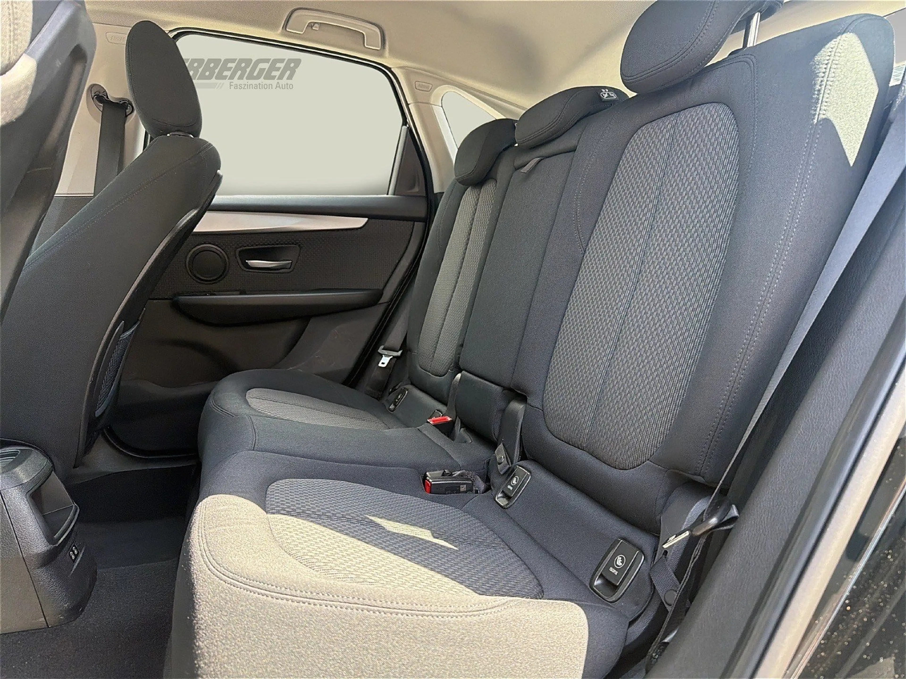 BMW 216 d Active Tourer — photo 11