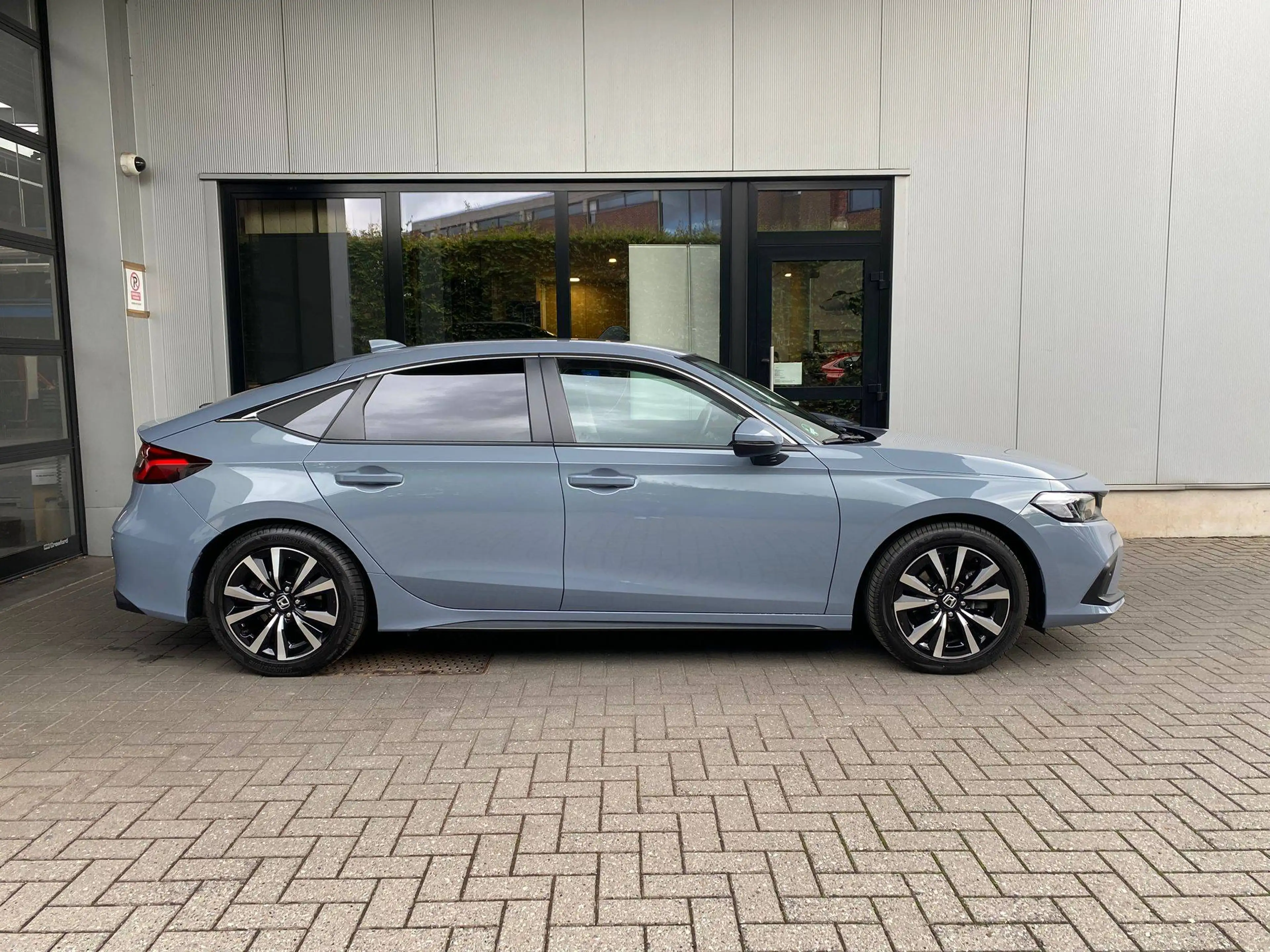 Honda Civic Civic 2.0 e:HEV Elegance 2 jaar Gratis onderhoud en garantie!!! — photo 4
