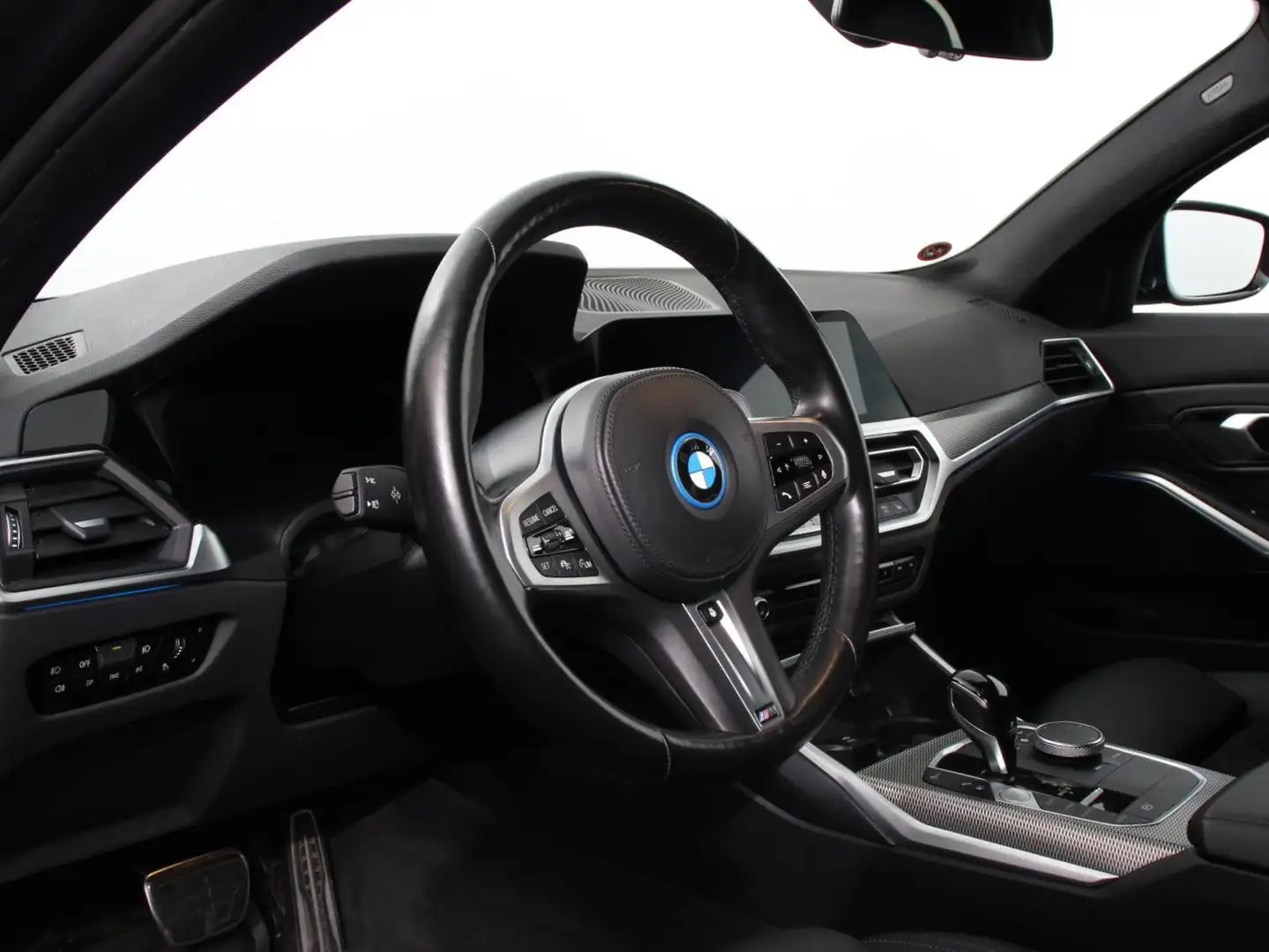 BMW 330 3-serie Touring 330e xDrive 292 PK 4WD M Sport Air Noir - 2