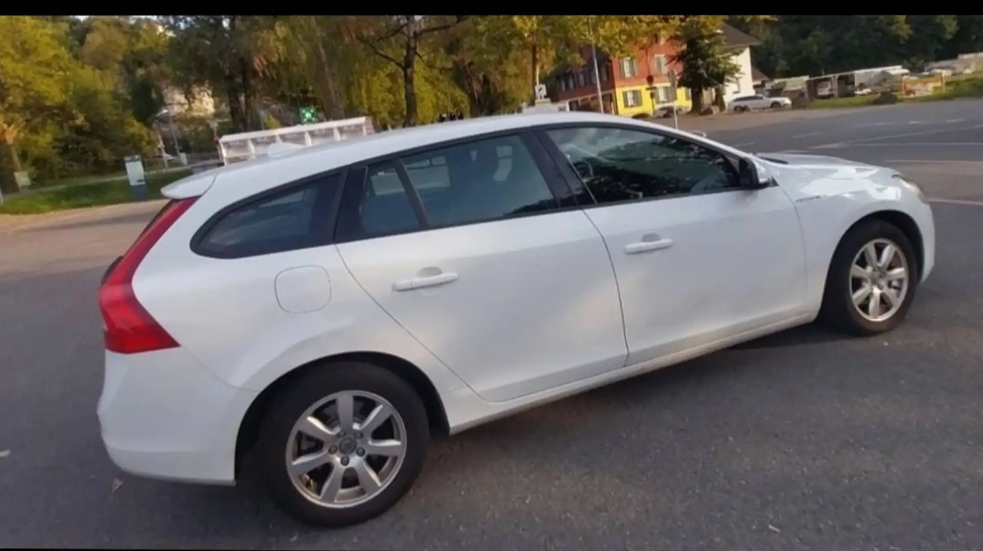 Volvo V60 V60 D3 Geartronic Aut. Weiß - 2