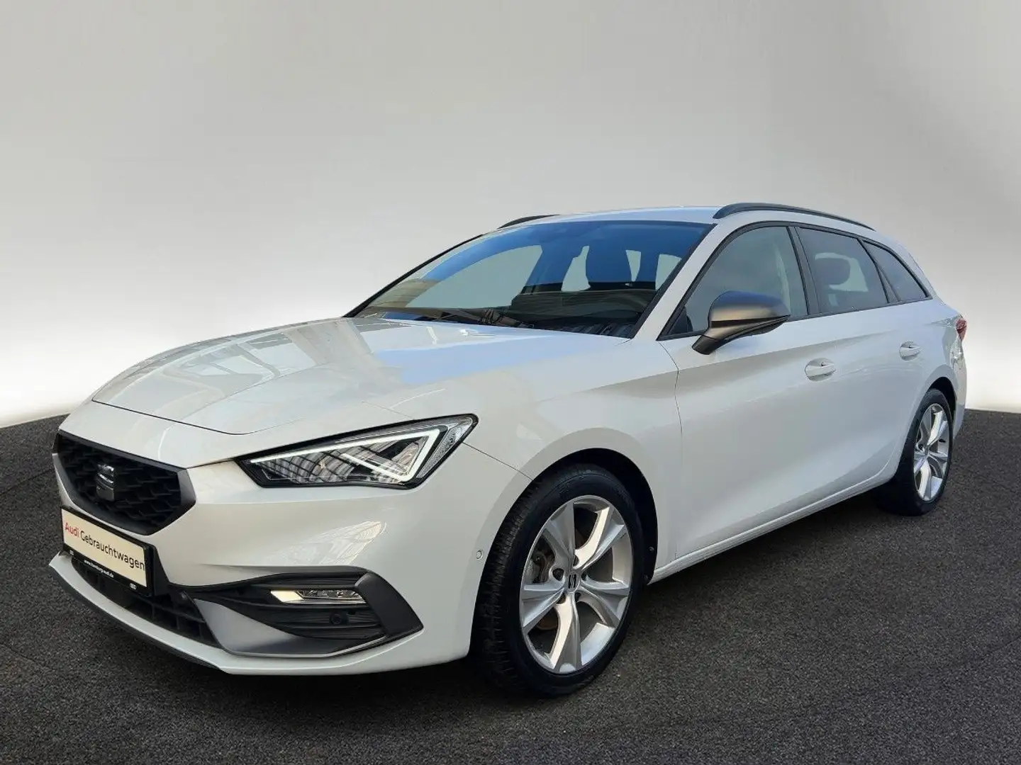 SEAT Leon Sportstourer 1.5 eTSI FR DSG Matrix Navi Ka Weiß - 2