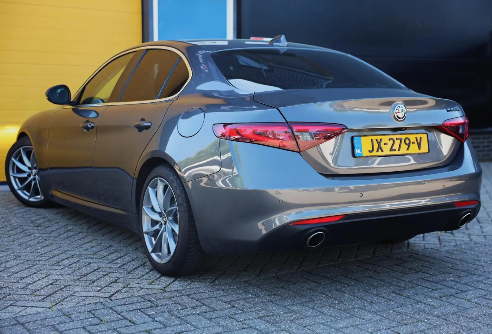Alfa Romeo Giulia 2.2 Super / TOPSTAAT / Dealer Onderhouden / 6 Bak Grijs - 2