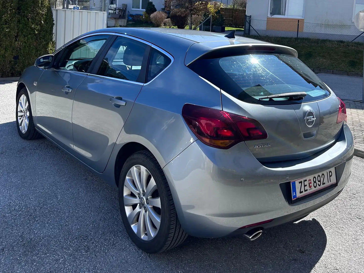 Opel Astra 1,4 Turbo Ecotec Sport Grau - 2