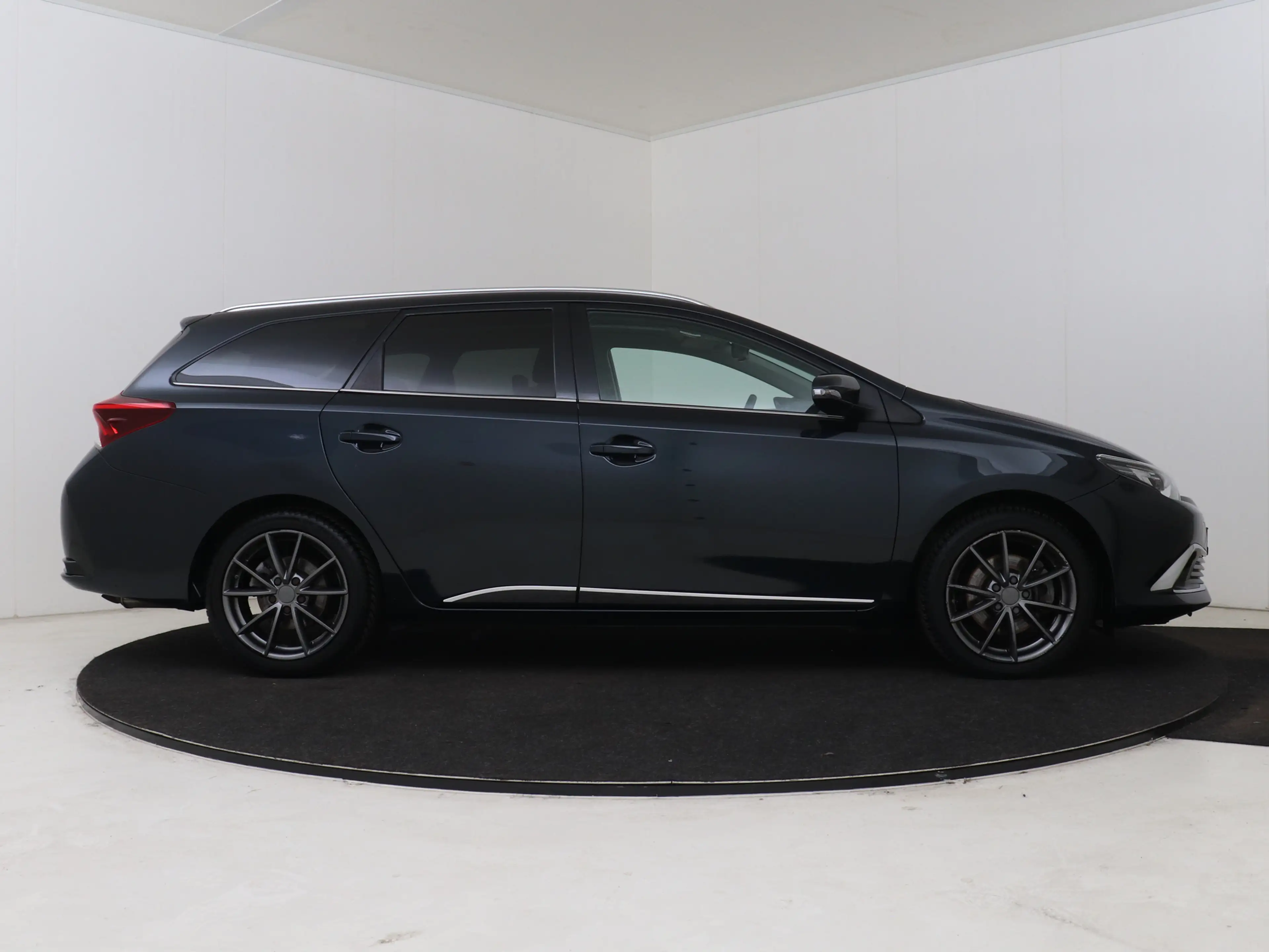 Toyota Auris Touring Sports 1.8 Hybrid Lease pro Leder Panorama — photo 14