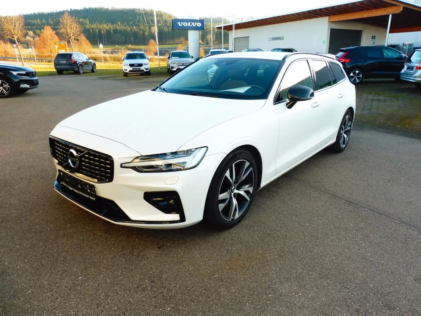 Volvo V60 B4 Kombi R Design Blanc - 1