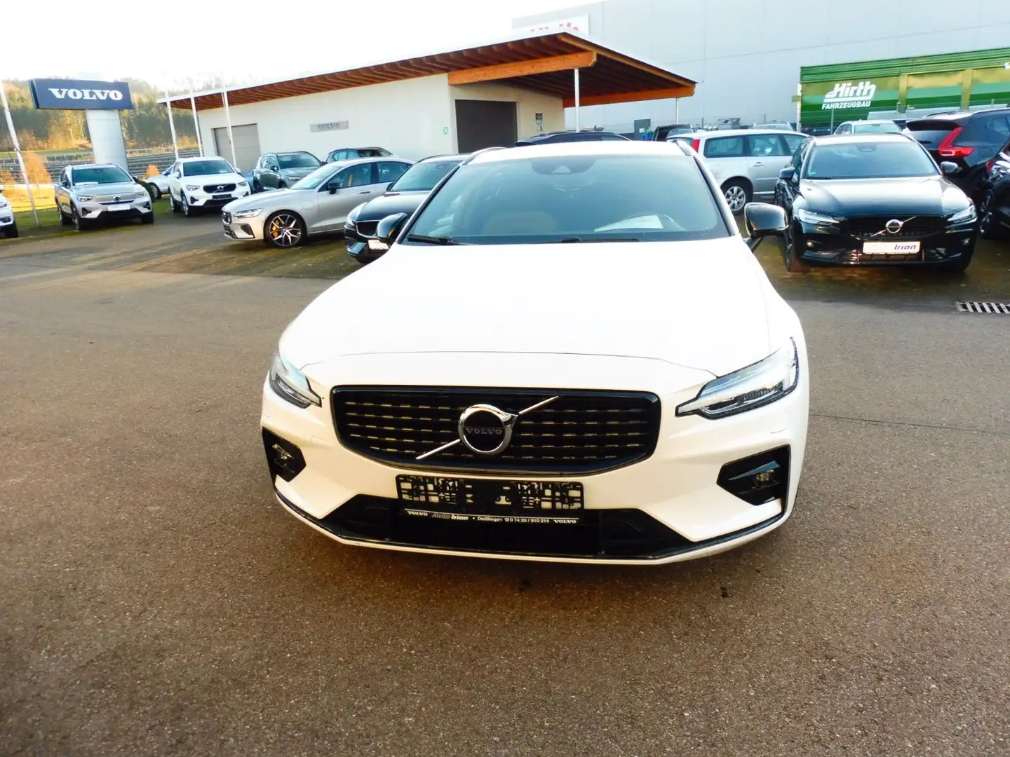 Volvo V60 B4 Kombi R Design Blanc - 2
