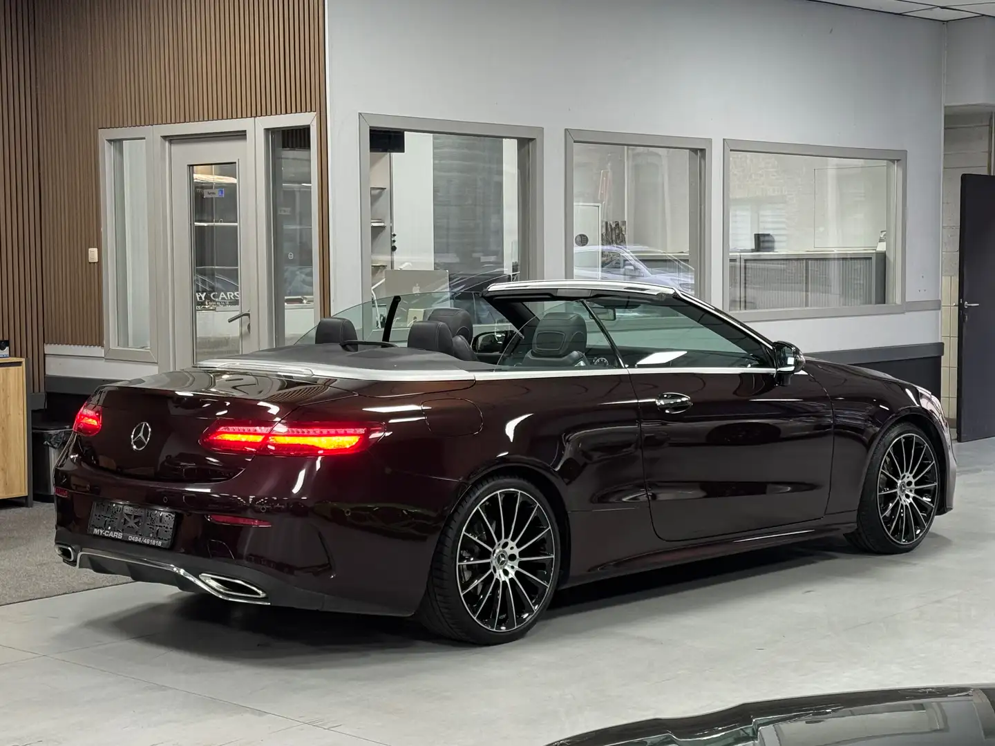 Mercedes-Benz E 200 Cabrio Pack-AMG Sport Full Options Garantie 1An Paars - 2