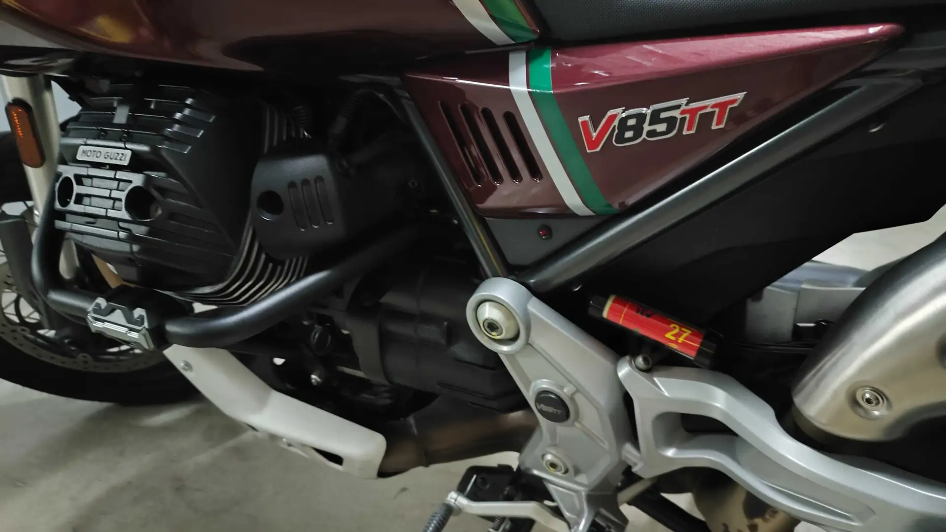 Moto Guzzi V 85 TT Travel Burdeos - 2
