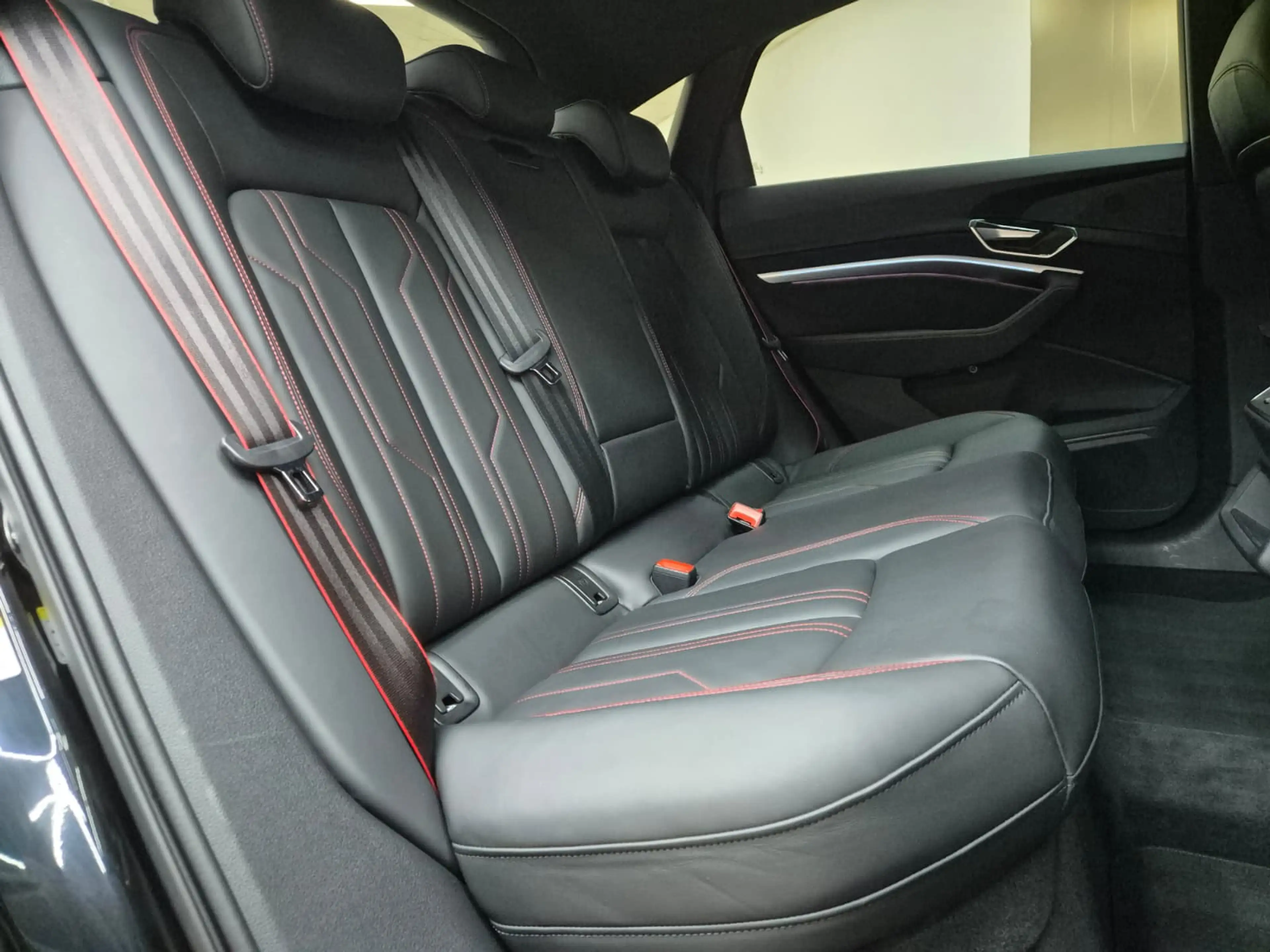 Audi Q8 e-tron 50 quatt 2X S line Sportback MATRIX+ — photo 12