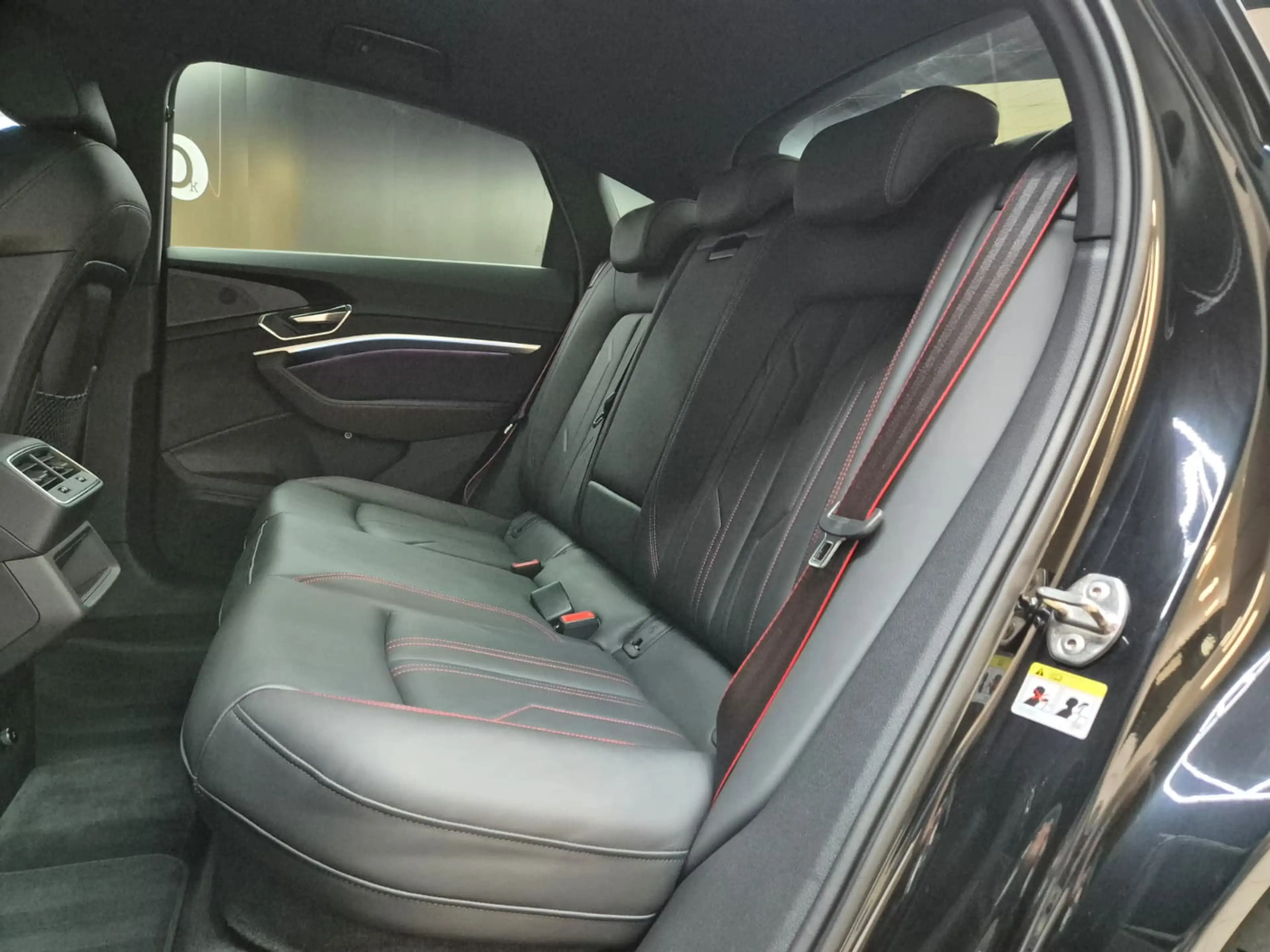 Audi Q8 e-tron 50 quatt 2X S line Sportback MATRIX+ — photo 11