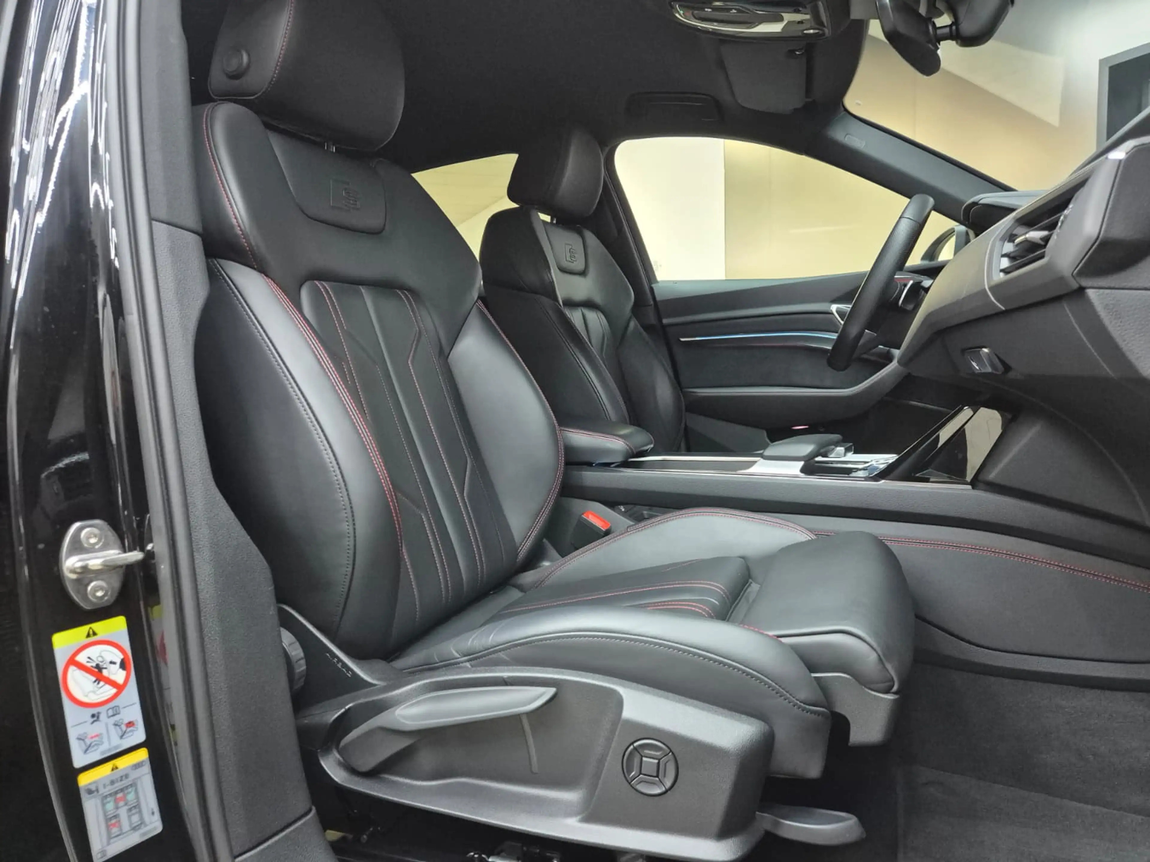 Audi Q8 e-tron 50 quatt 2X S line Sportback MATRIX+ — photo 10