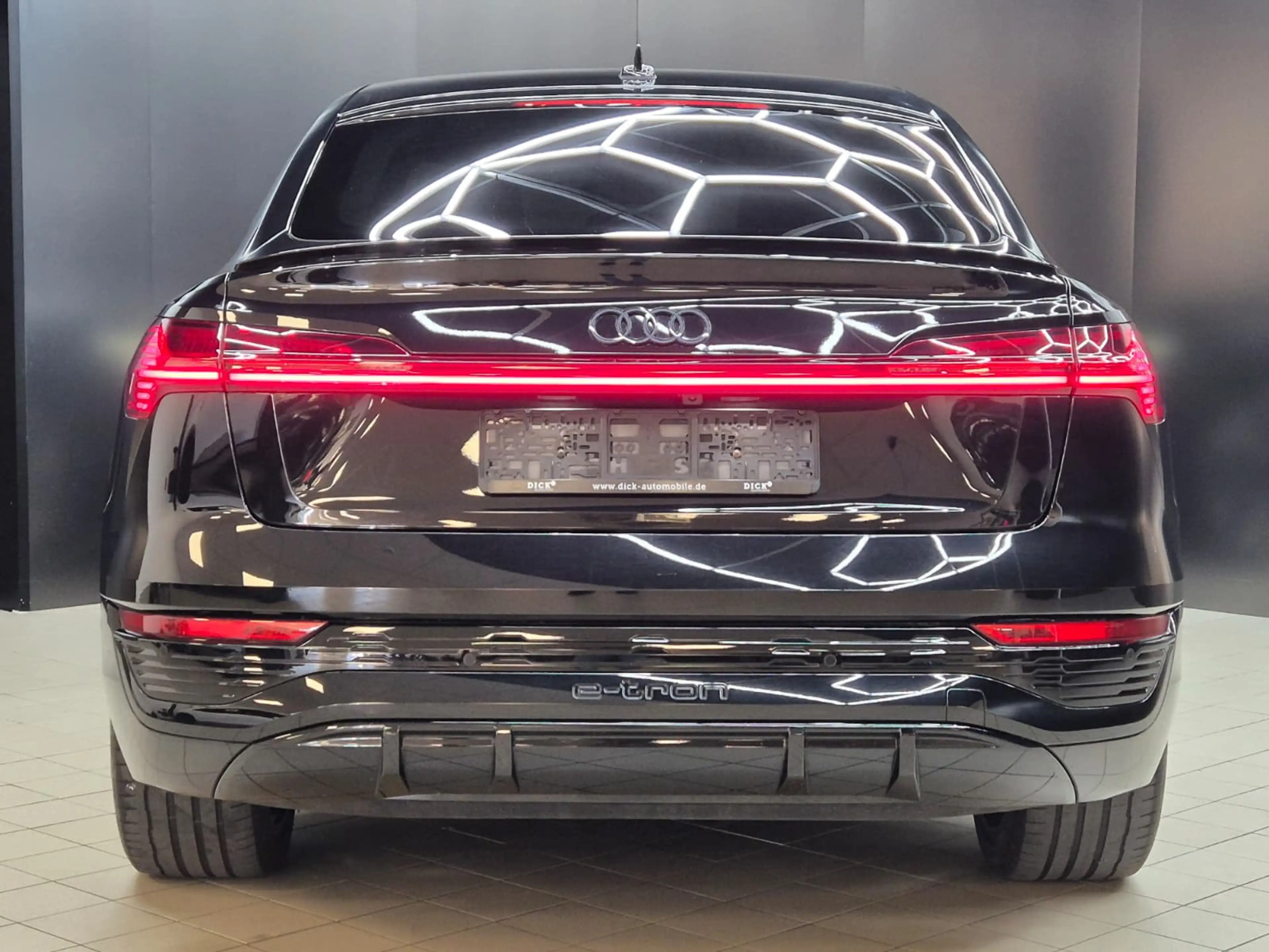 Audi Q8 e-tron 50 quatt 2X S line Sportback MATRIX+ — photo 7