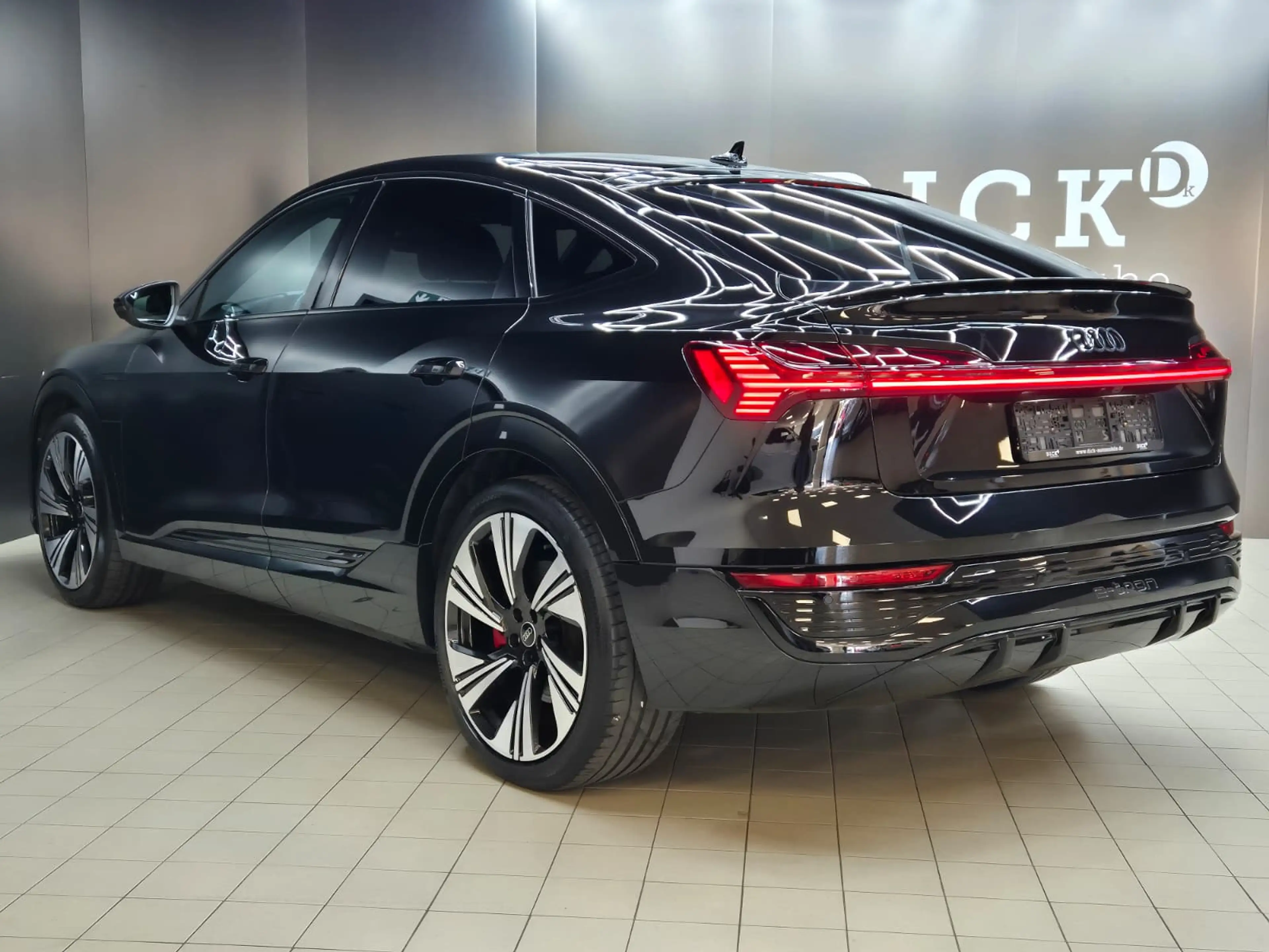 Audi Q8 e-tron 50 quatt 2X S line Sportback MATRIX+ — photo 6