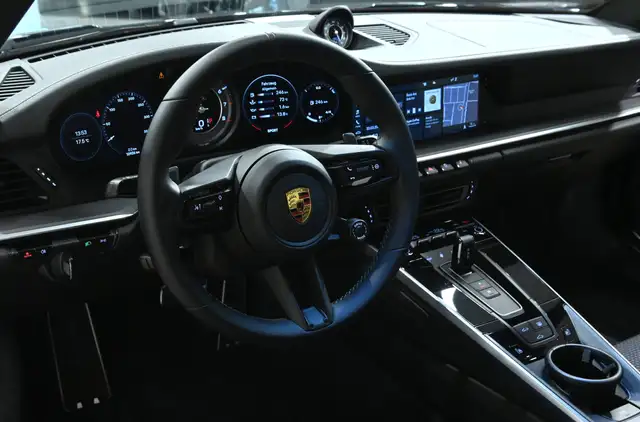 Porsche 911 view 5