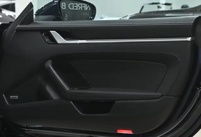 Porsche 911 view 6