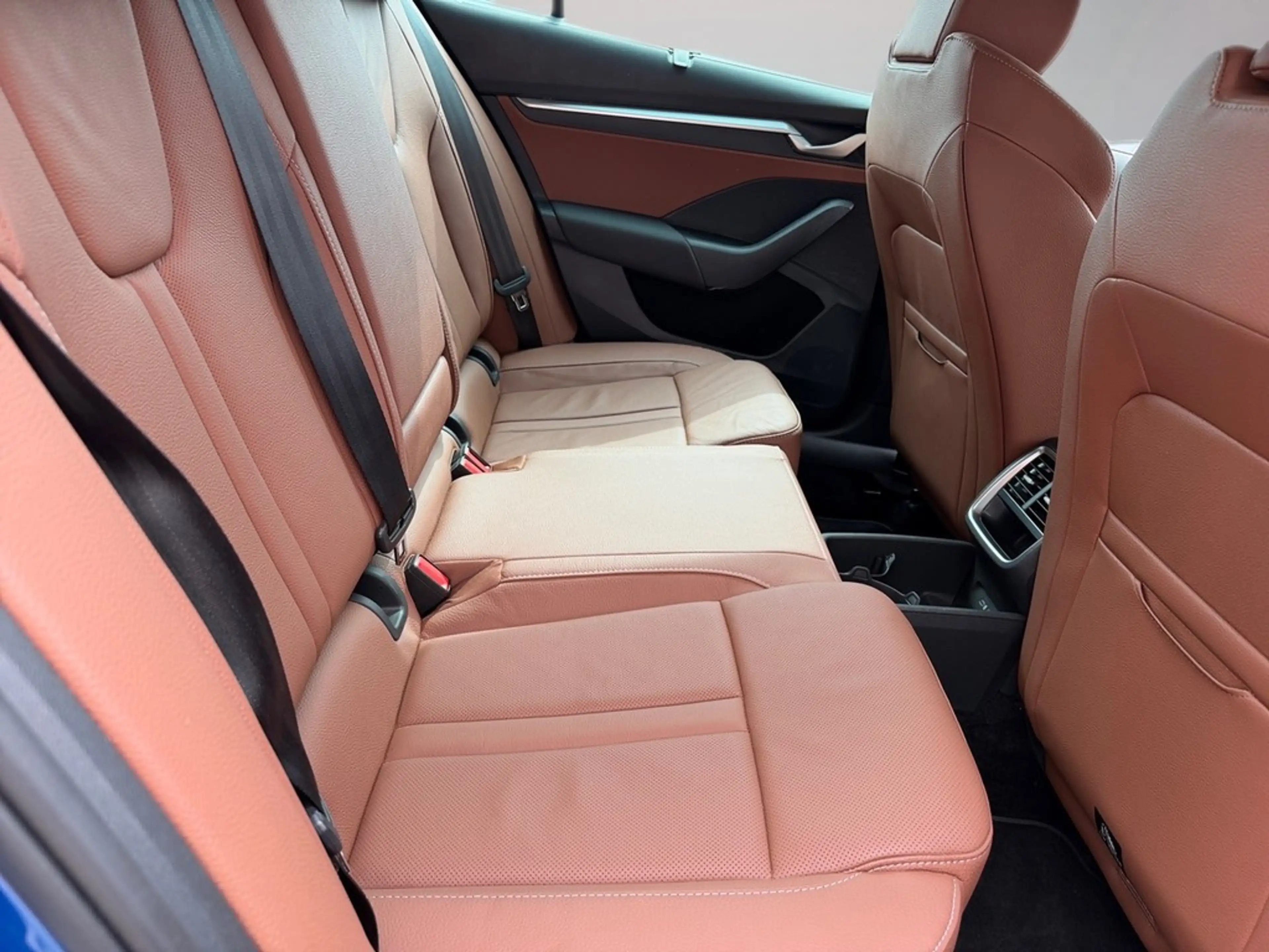 Skoda Octavia Combi 2,0 TDI DSG AHK — photo 11