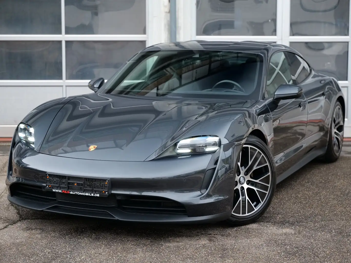 Porsche Taycan 20"TURBO+14-WEGE+CAM+WÄRME+22KW+PASM+5-SI Grijs - 1