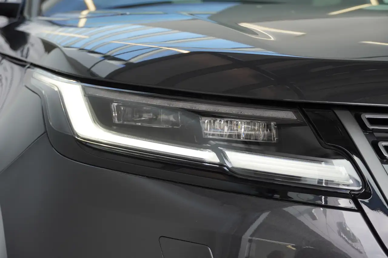 Land Rover Range Rover Velar 2026