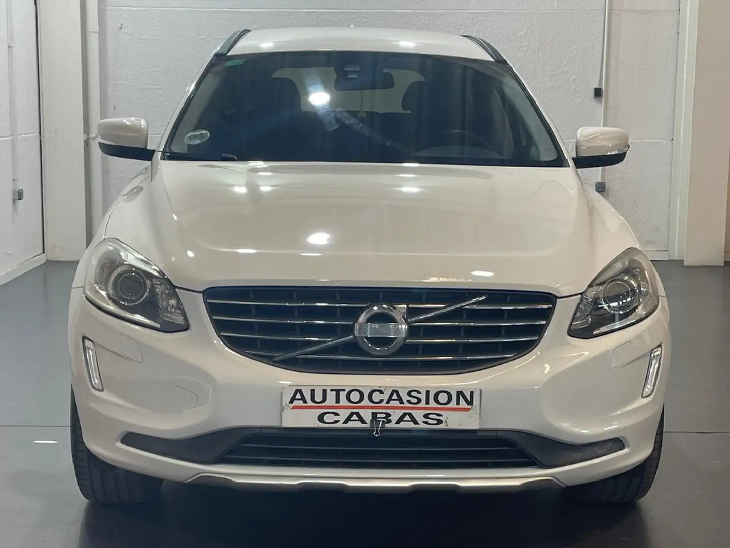 Volvo XC60 2.0 D3 Kinetic Weiß - 2