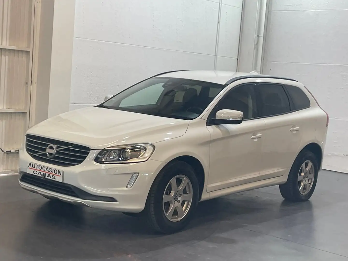 Volvo XC60 2.0 D3 Kinetic Weiß - 1