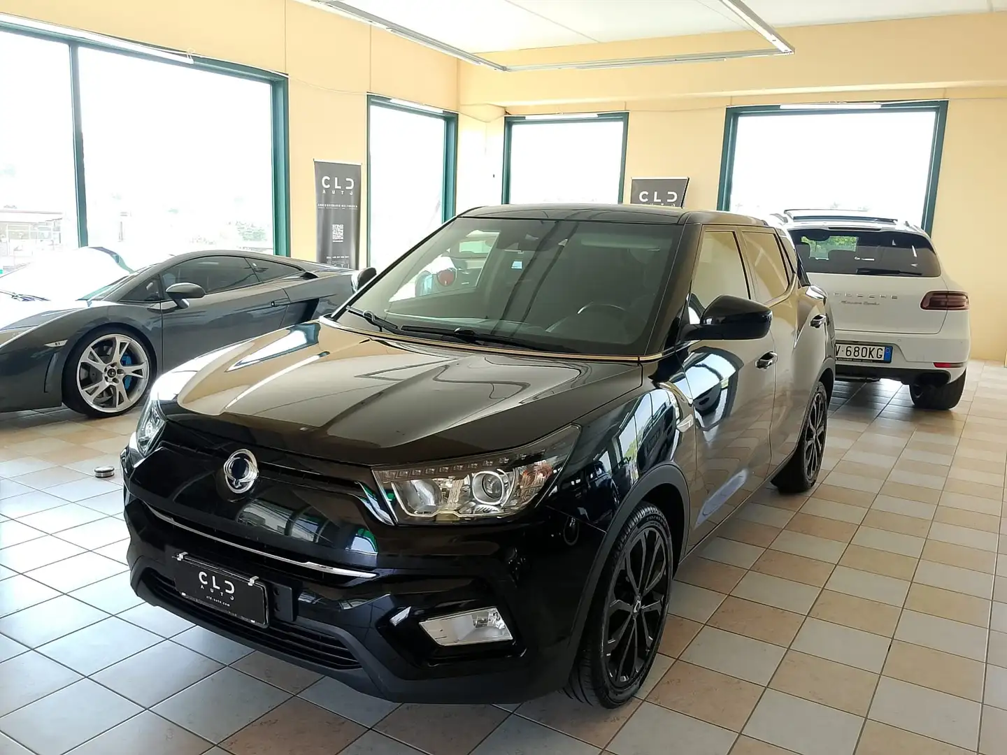 SsangYong Tivoli 1.6 2WD ICON 128CV Schwarz - 2