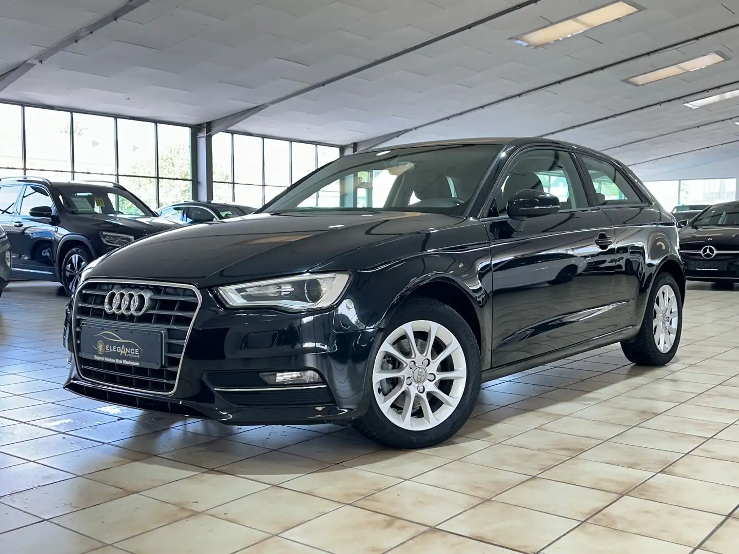 Audi A3 attraction*XENON*PDC*KLIMA*EFH*TEMPOMAT Negro - 1