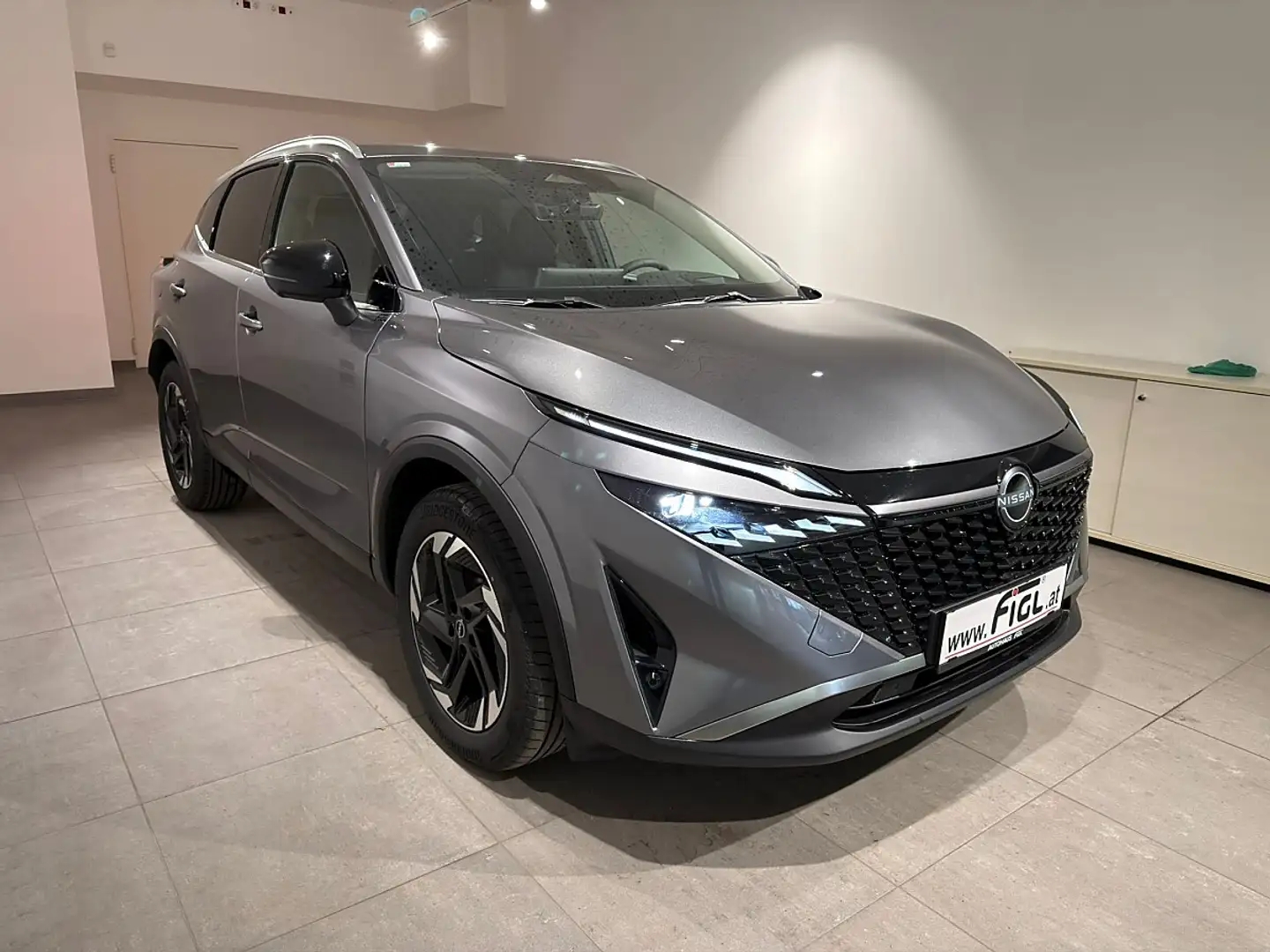 Nissan Qashqai 1,3 DIG-T MHEV N-Connecta+ Grau - 2