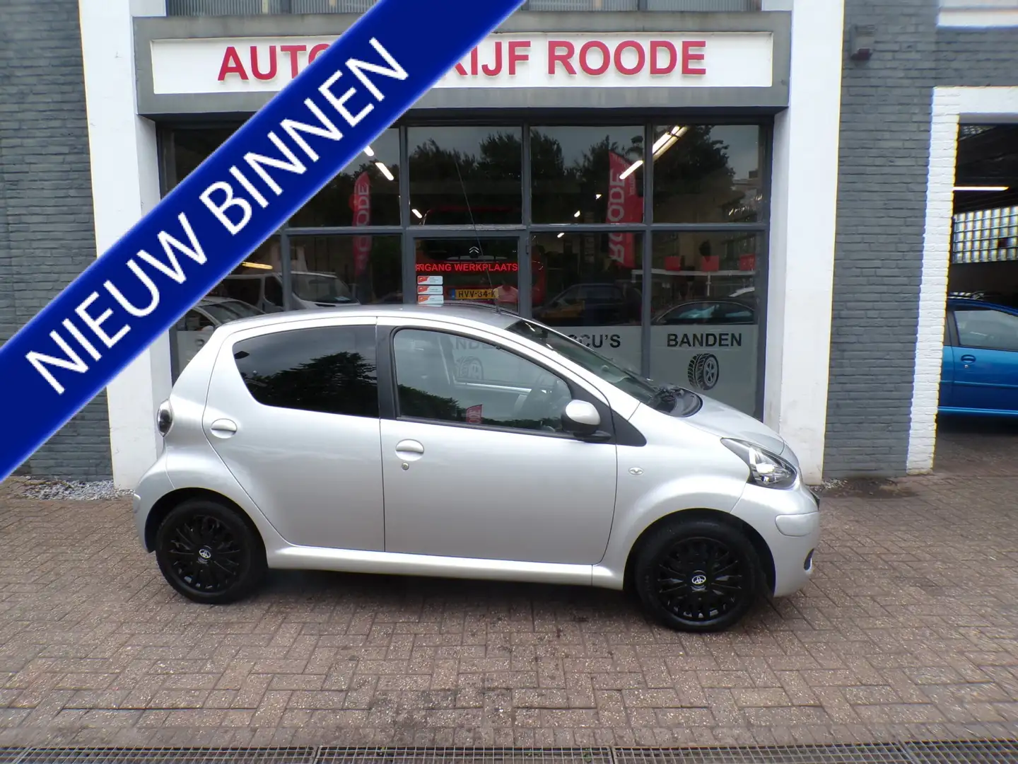 Toyota Aygo 1.0-12V 5-Drs Comfort Navigator AIRCO, GOED ONDERH Zilver - 1