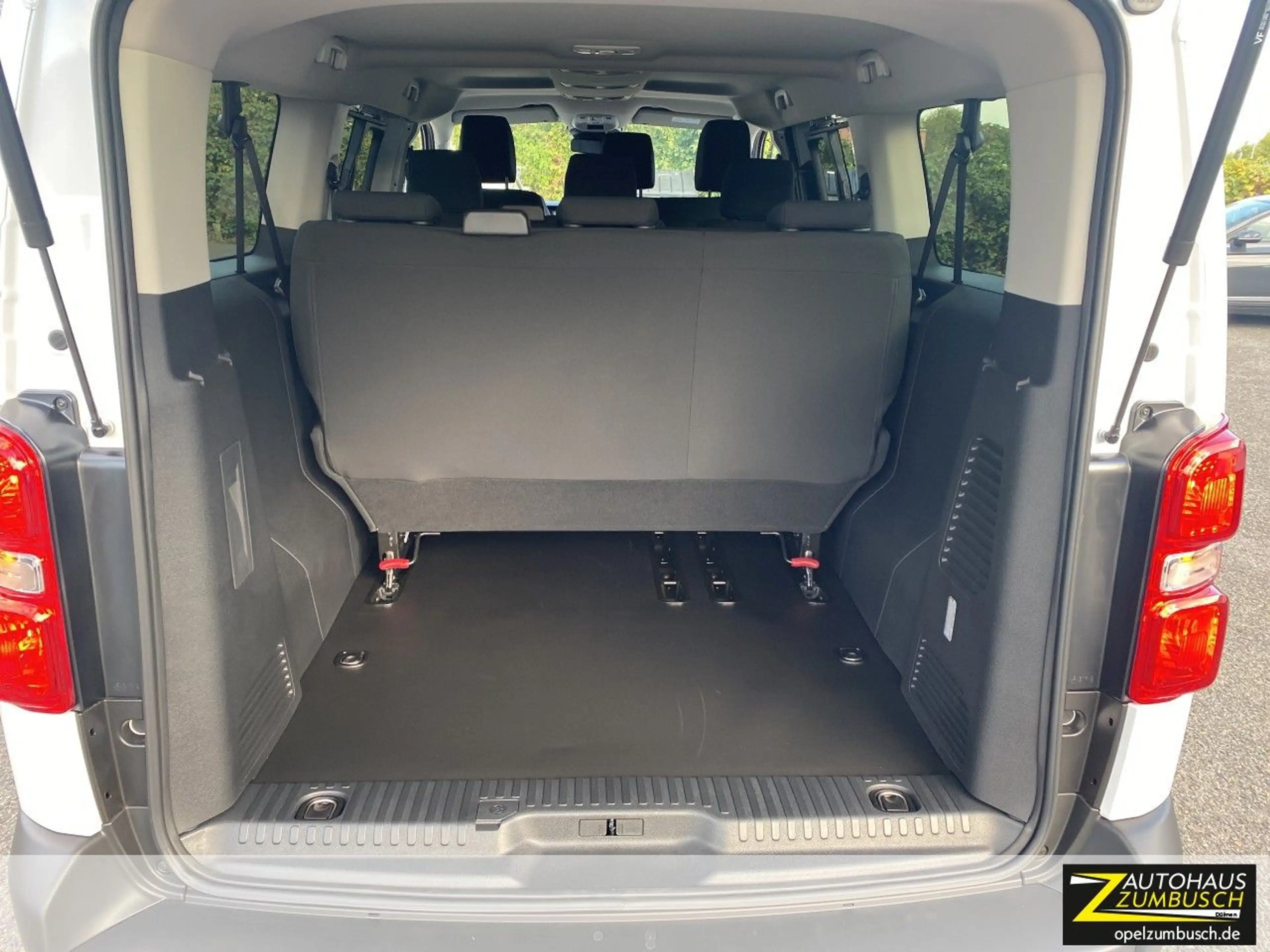 Opel Vivaro Kombi XL, Automatik, R-Kamera, AHK, uvm.. — photo 6