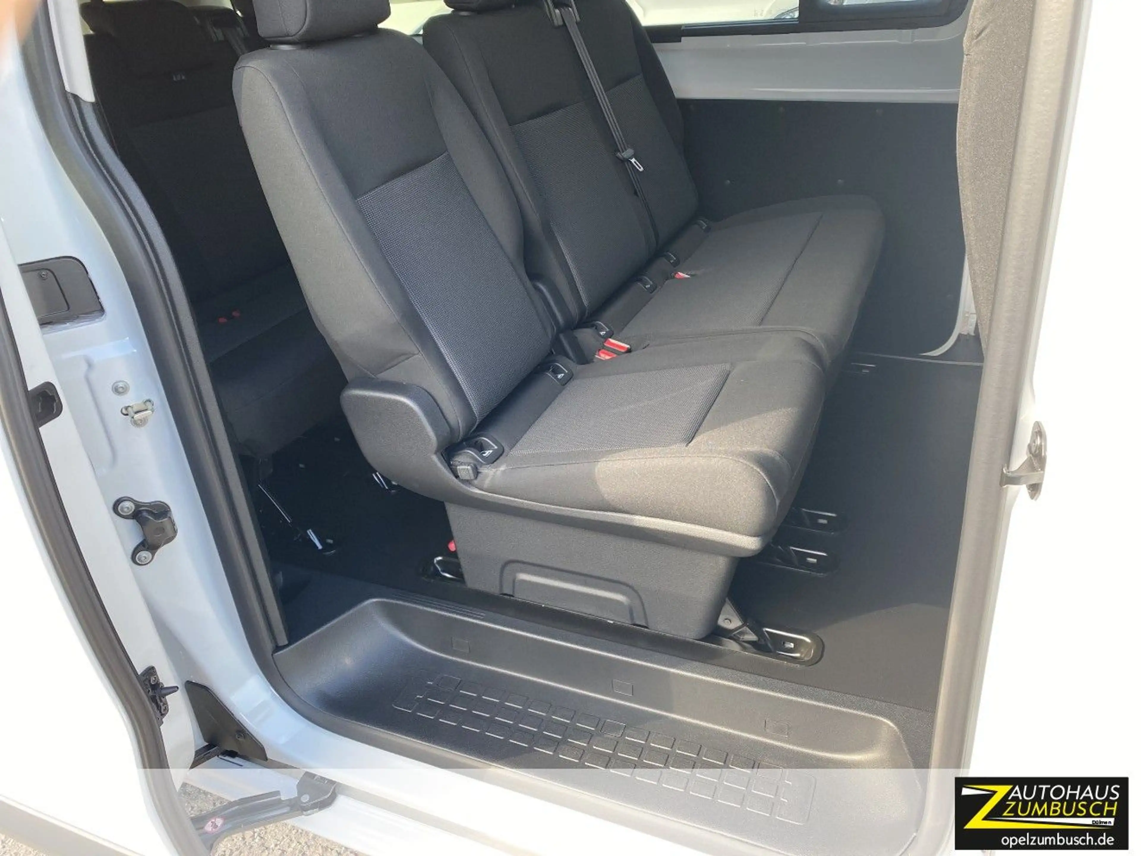 Opel Vivaro Kombi XL, Automatik, R-Kamera, AHK, uvm.. — photo 12