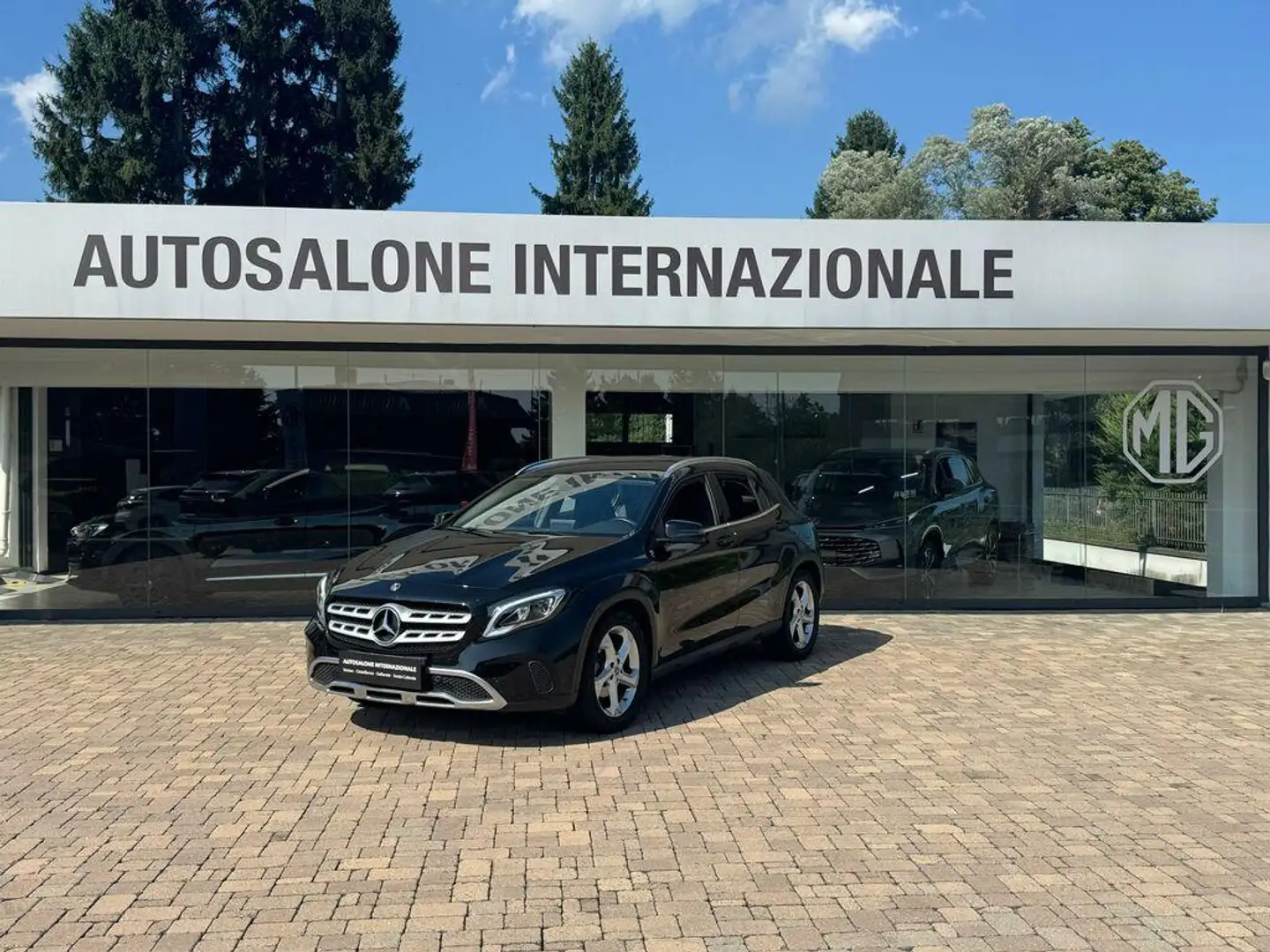 Mercedes-Benz GLA 180 Premium Zwart - 1