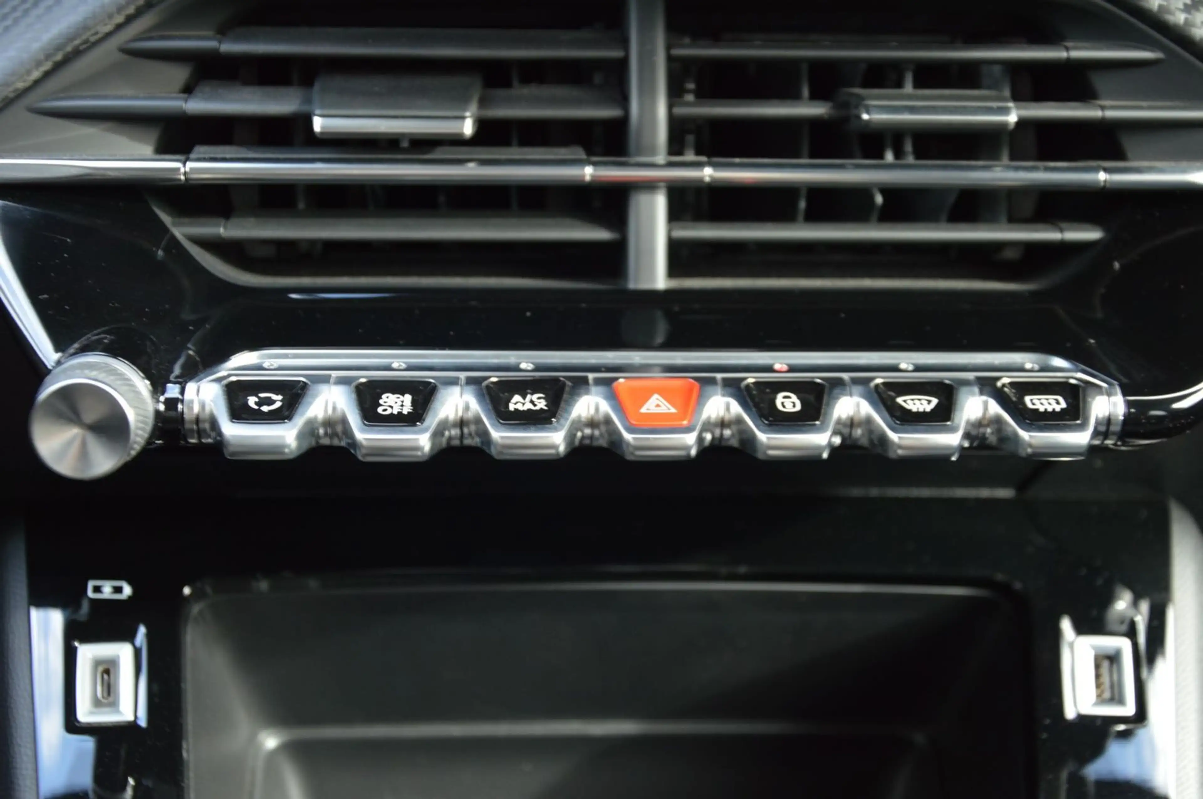 Peugeot e-208 Active Pack"11KW"PDC"TEMPOMAT" — photo 13
