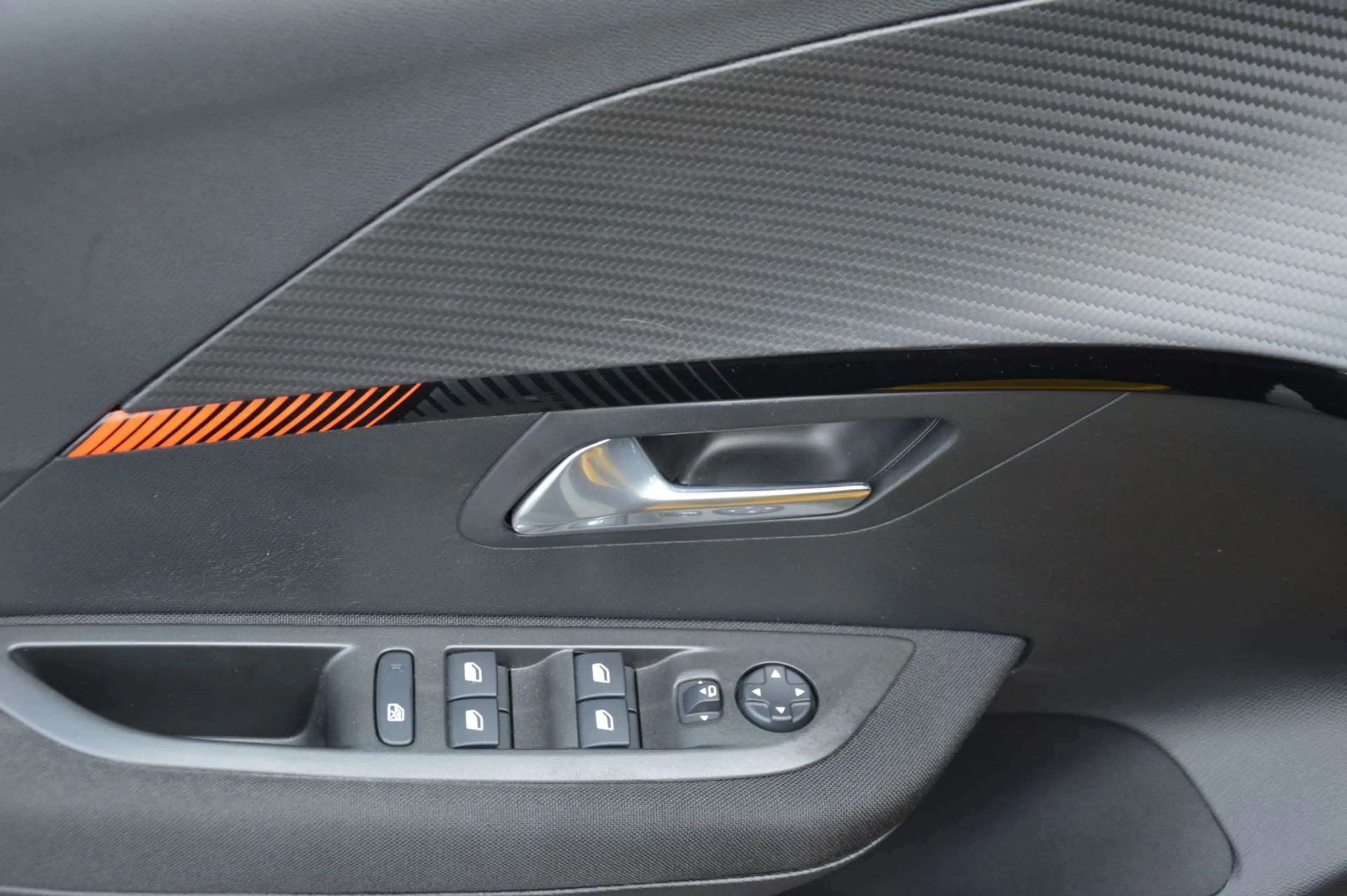 Peugeot e-208 Active Pack"11KW"PDC"TEMPOMAT" — photo 8