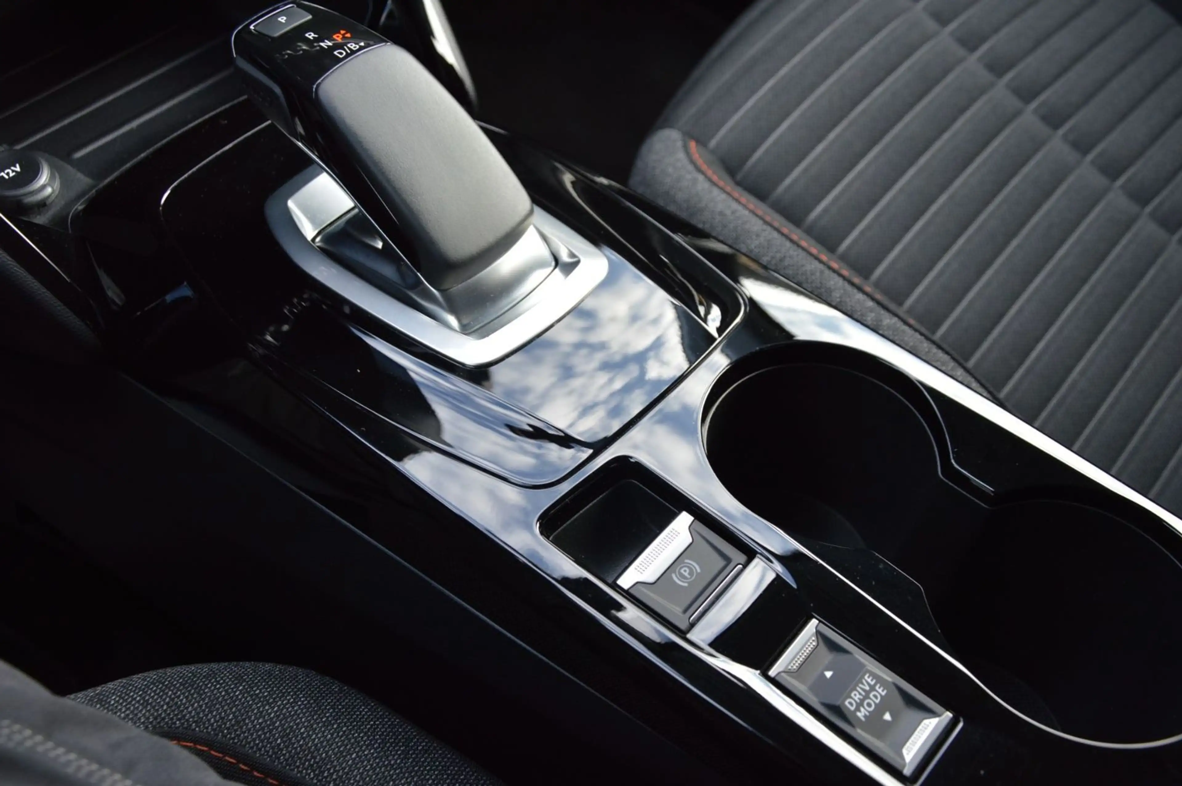 Peugeot e-208 Active Pack"11KW"PDC"TEMPOMAT" — photo 14