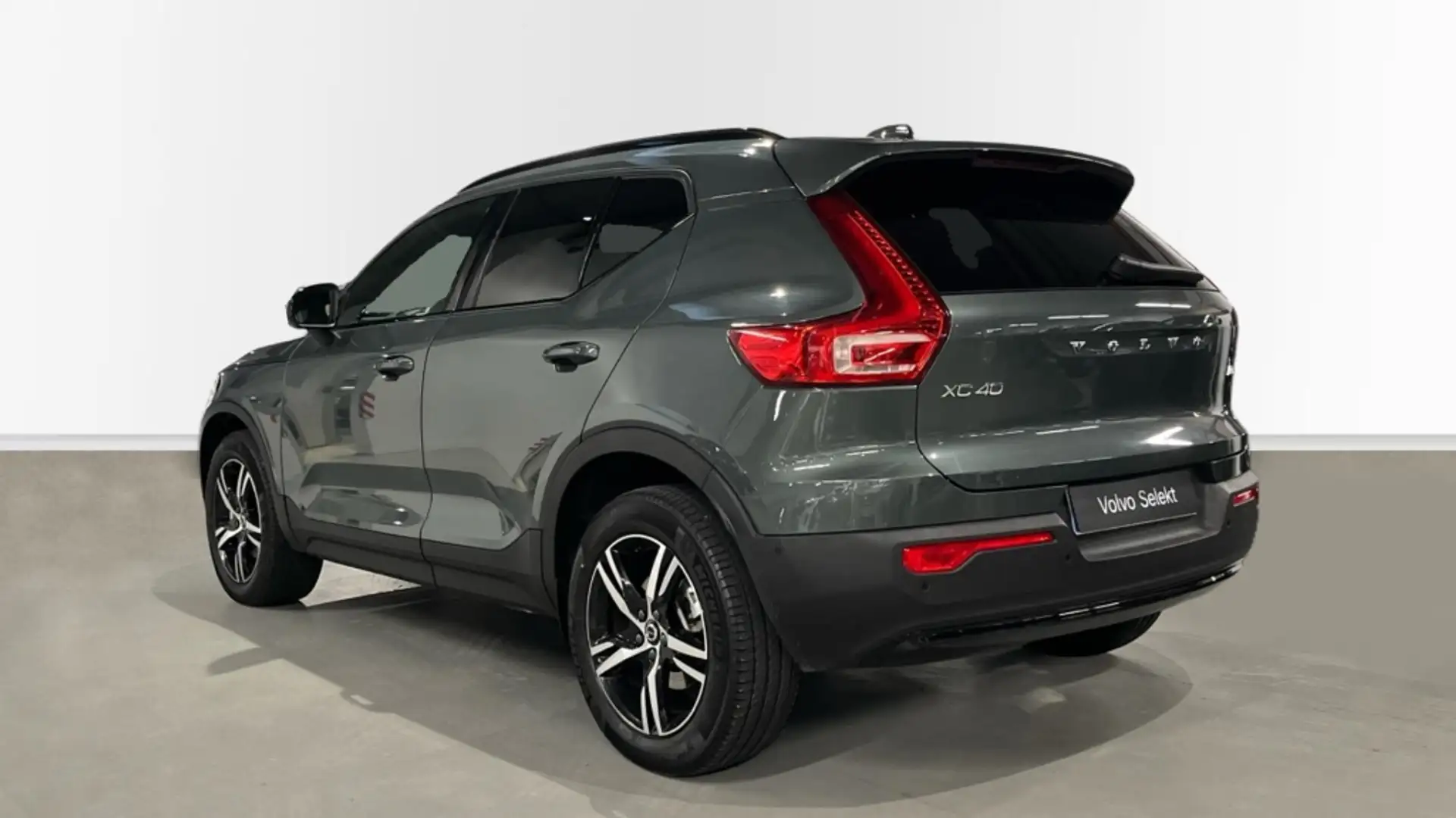 Volvo XC40 NUEVO PLUS, B3 MILD HYBRID, GASOLINA, DARK Gris - 2