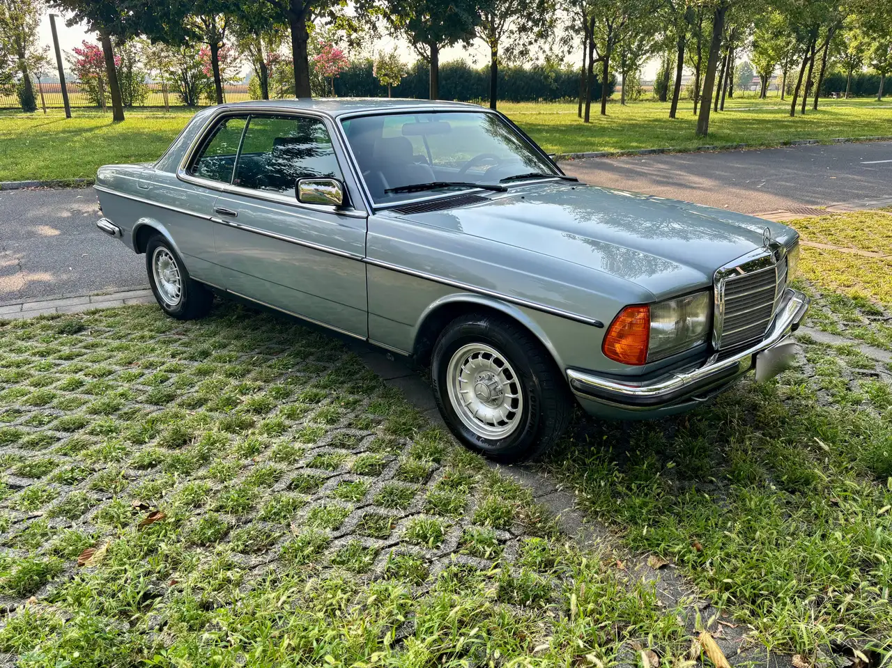 Mercedes-Benz 280 CE, foto 1