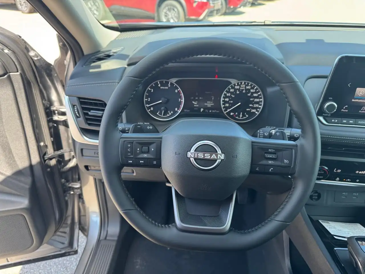 Nissan Rogue снимка Nissan Rogue