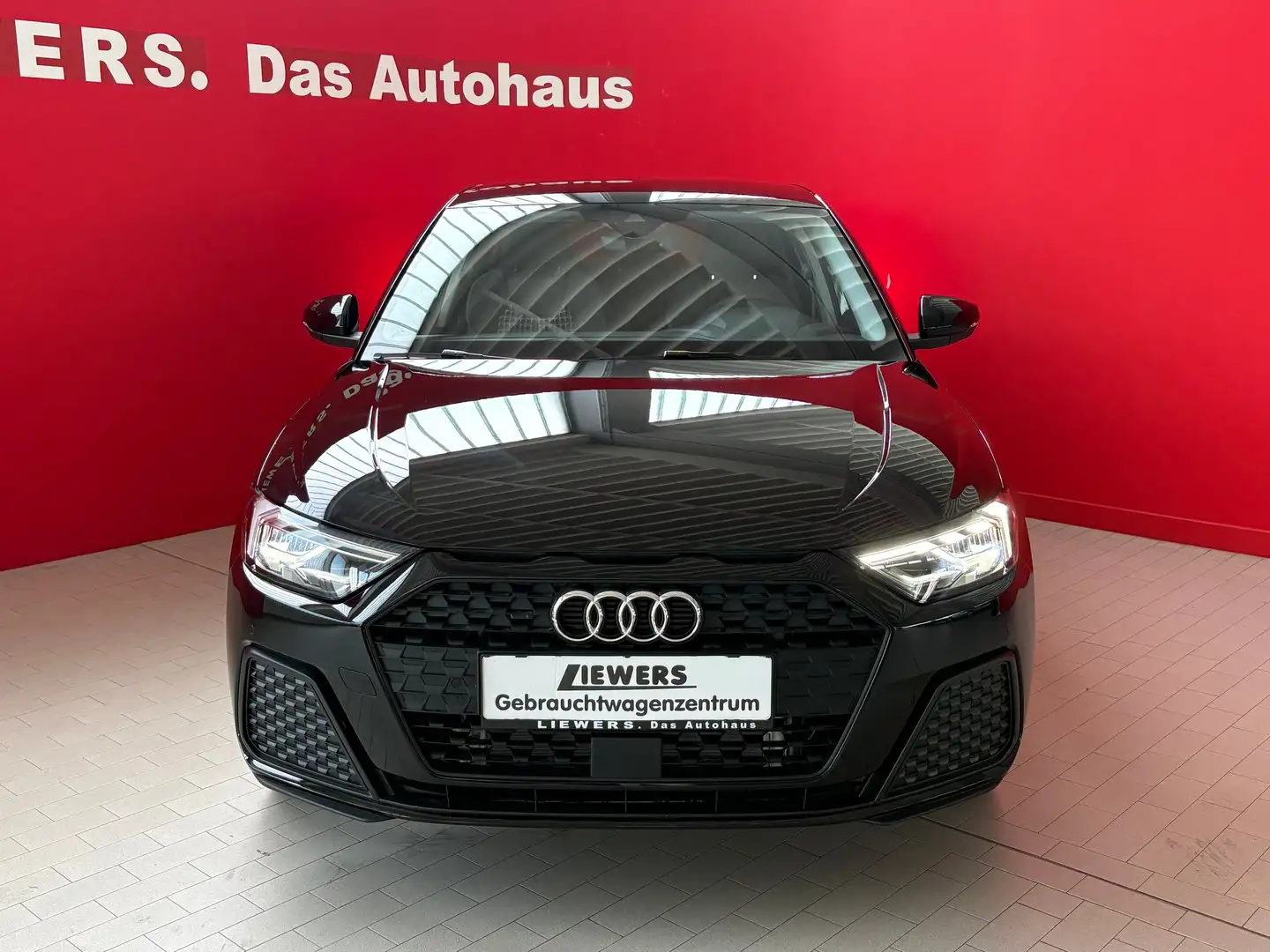Audi A1 30 TFSI intense Schwarz - 2