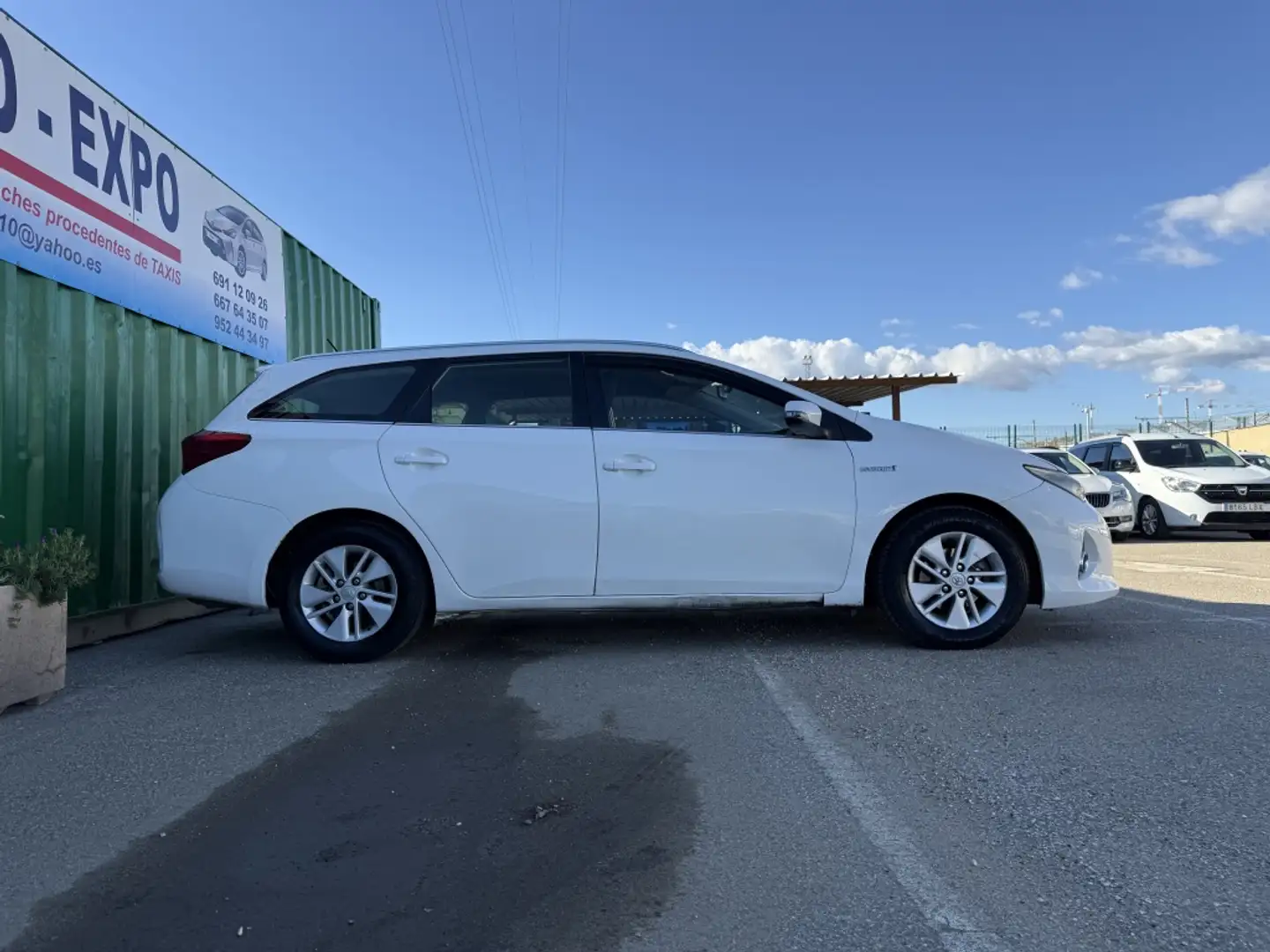 Toyota Auris Touring Sports hybrid Active Blanc - 2