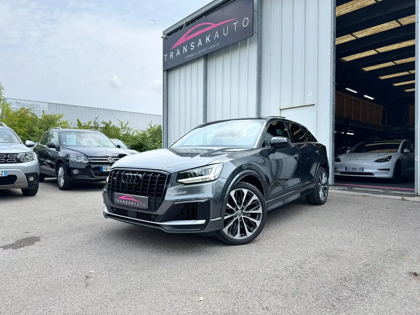 Audi SQ2 Šedá - 1