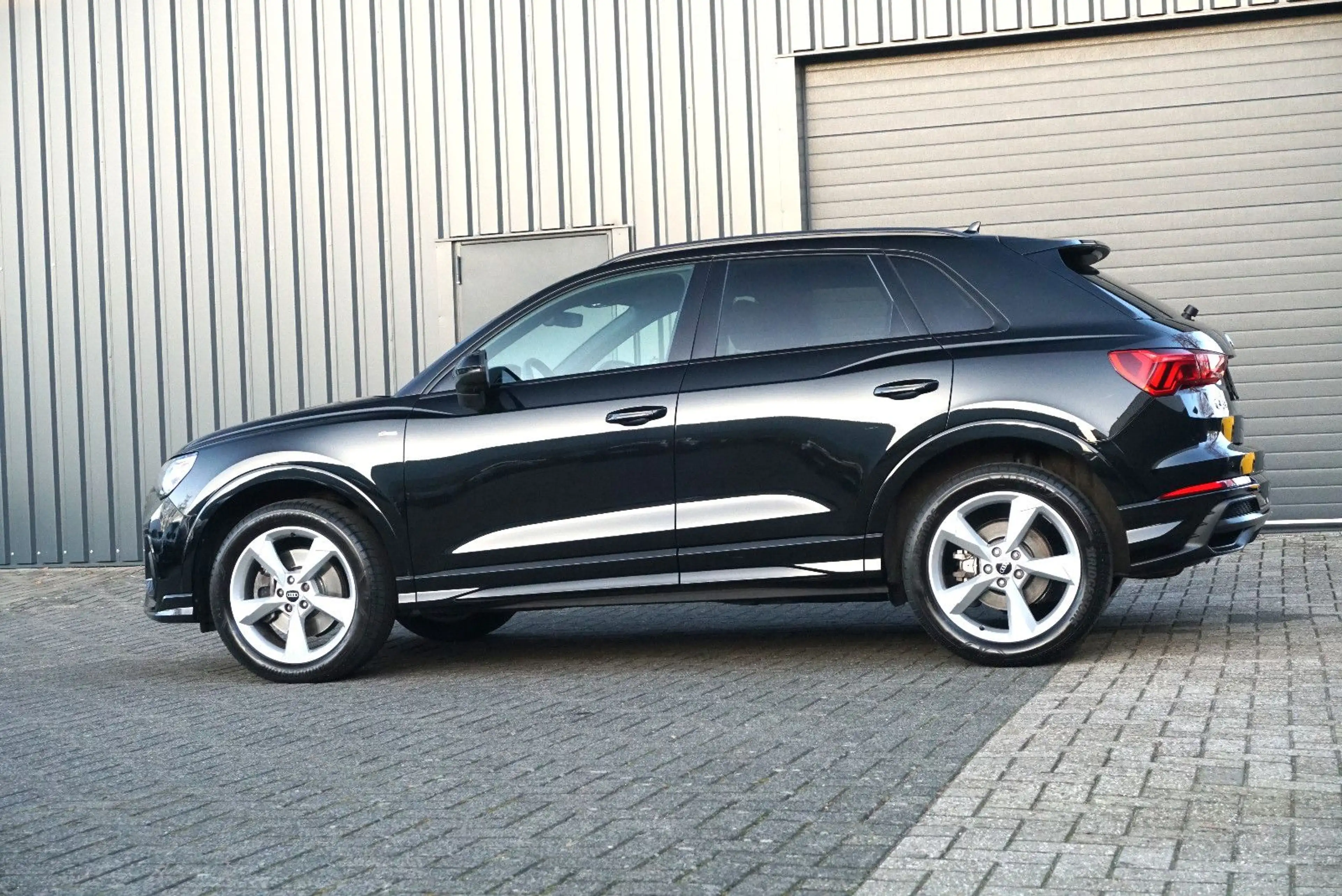 Audi Q3 40 TDI quattro S-line ACC Virtual LED AHK SHZ — photo 4