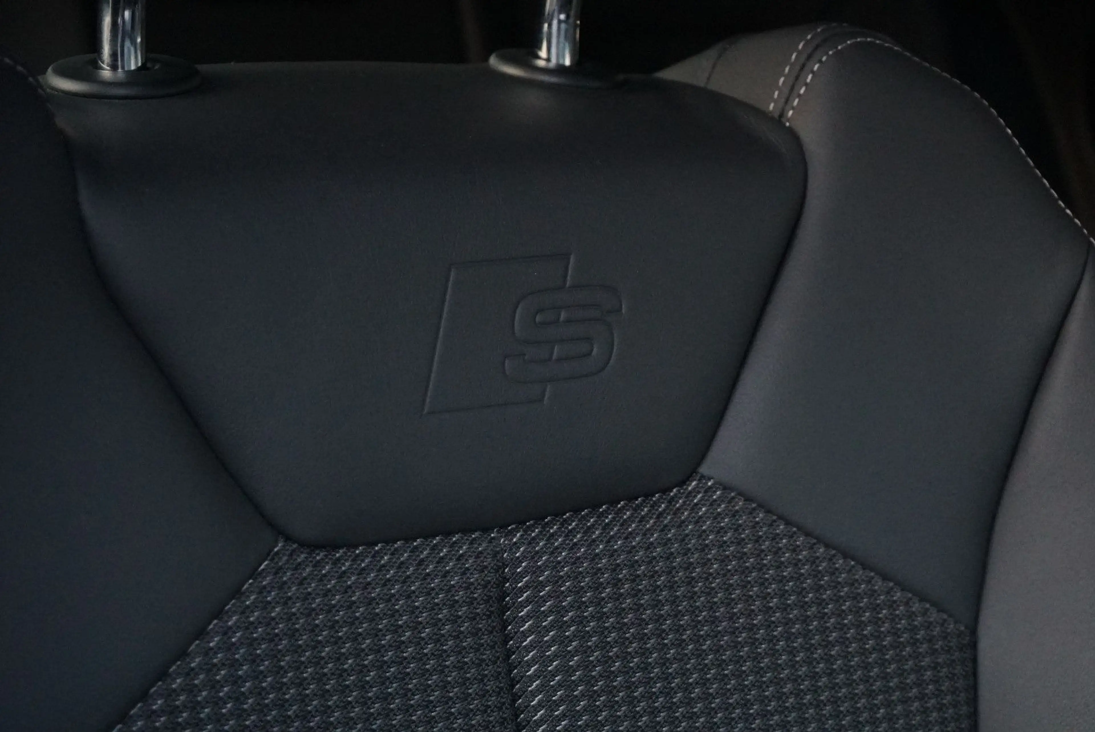 Audi Q3 40 TDI quattro S-line ACC Virtual LED AHK SHZ — photo 15